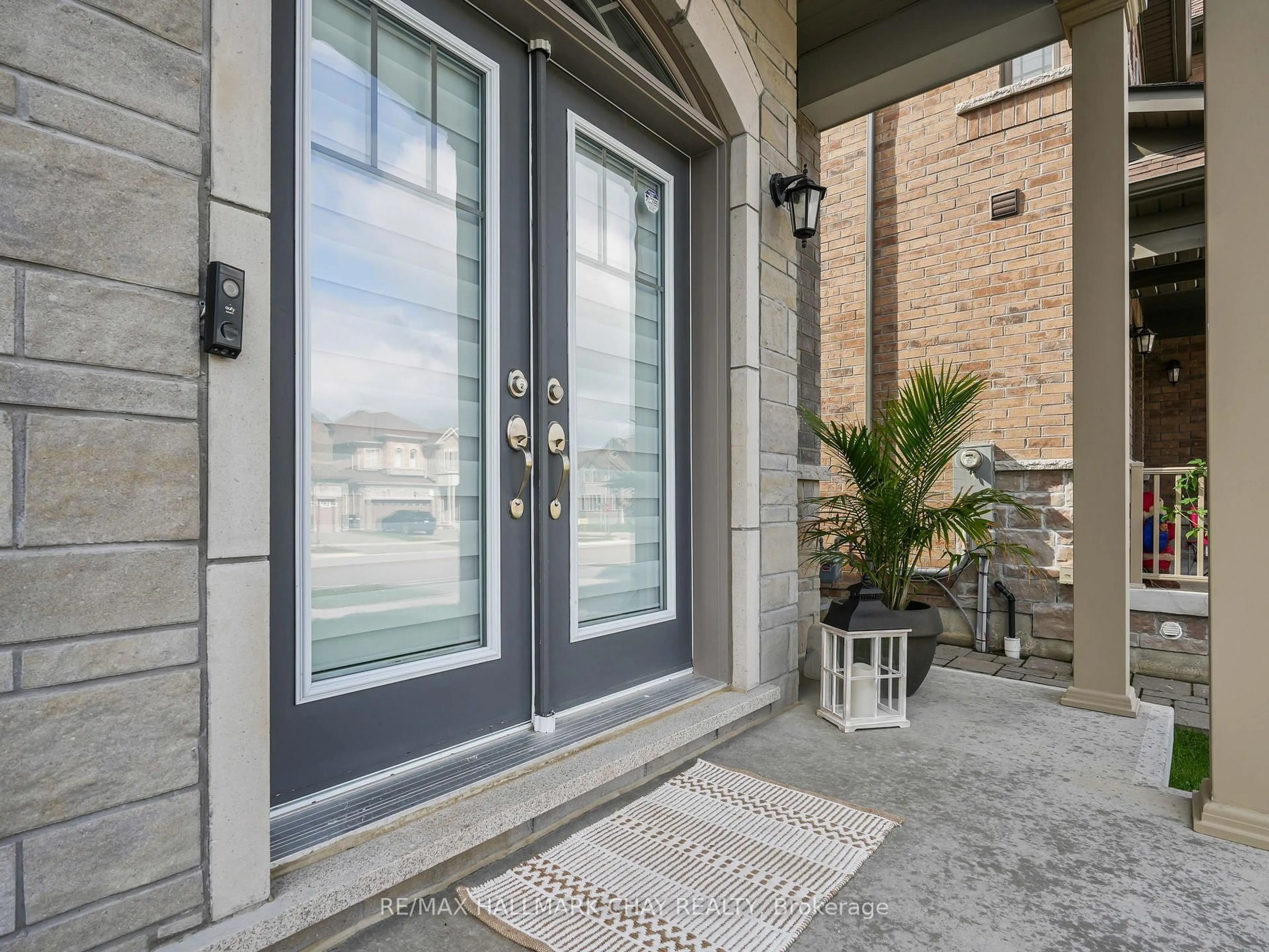 Indoor entryway for 51 Peacock Tr, New Tecumseth Ontario L9R 0T7