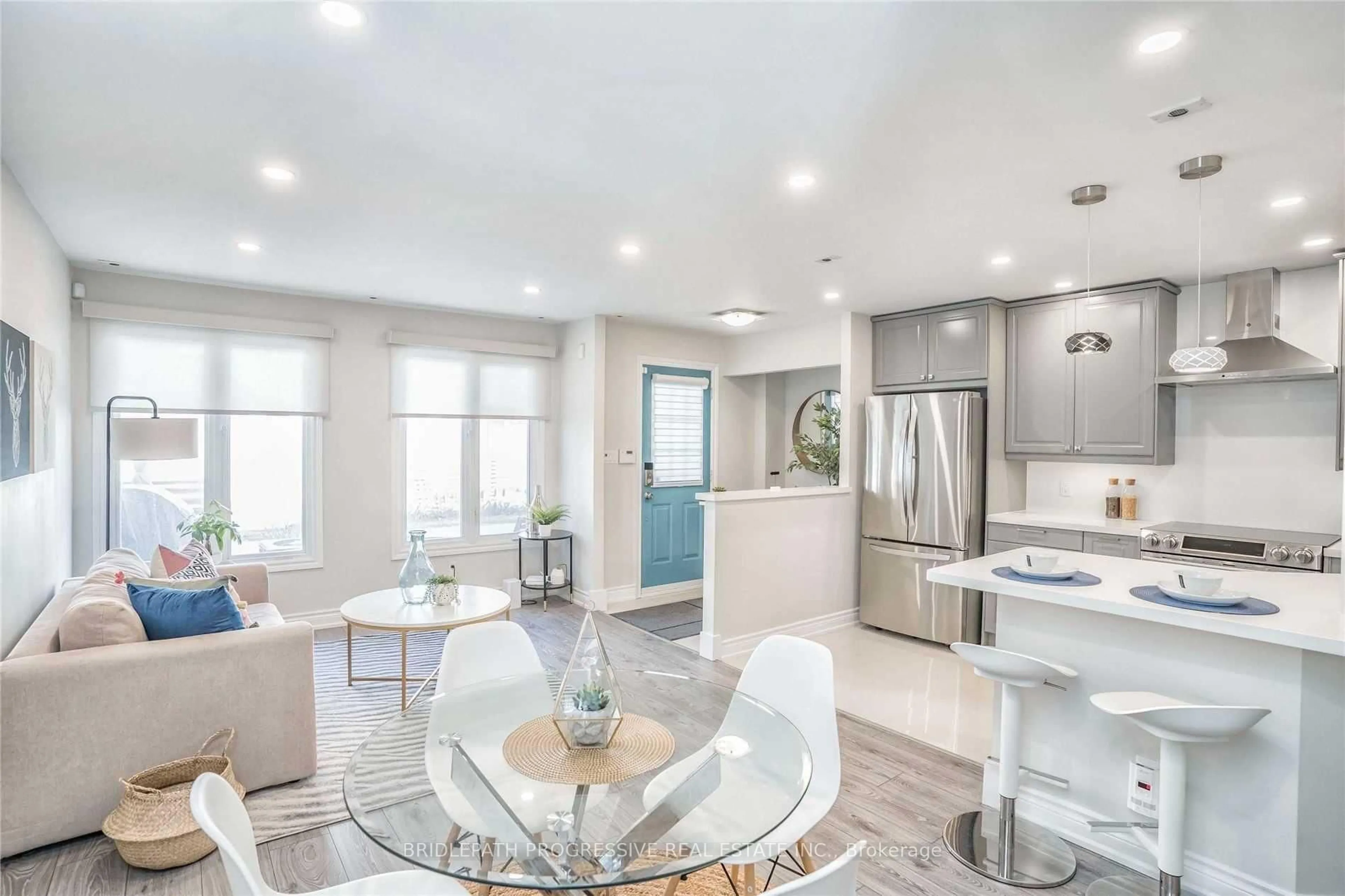 Open concept kitchen, ceramic/tile floor for 151 Townsgate Dr #82, Vaughan Ontario L4J 8J7