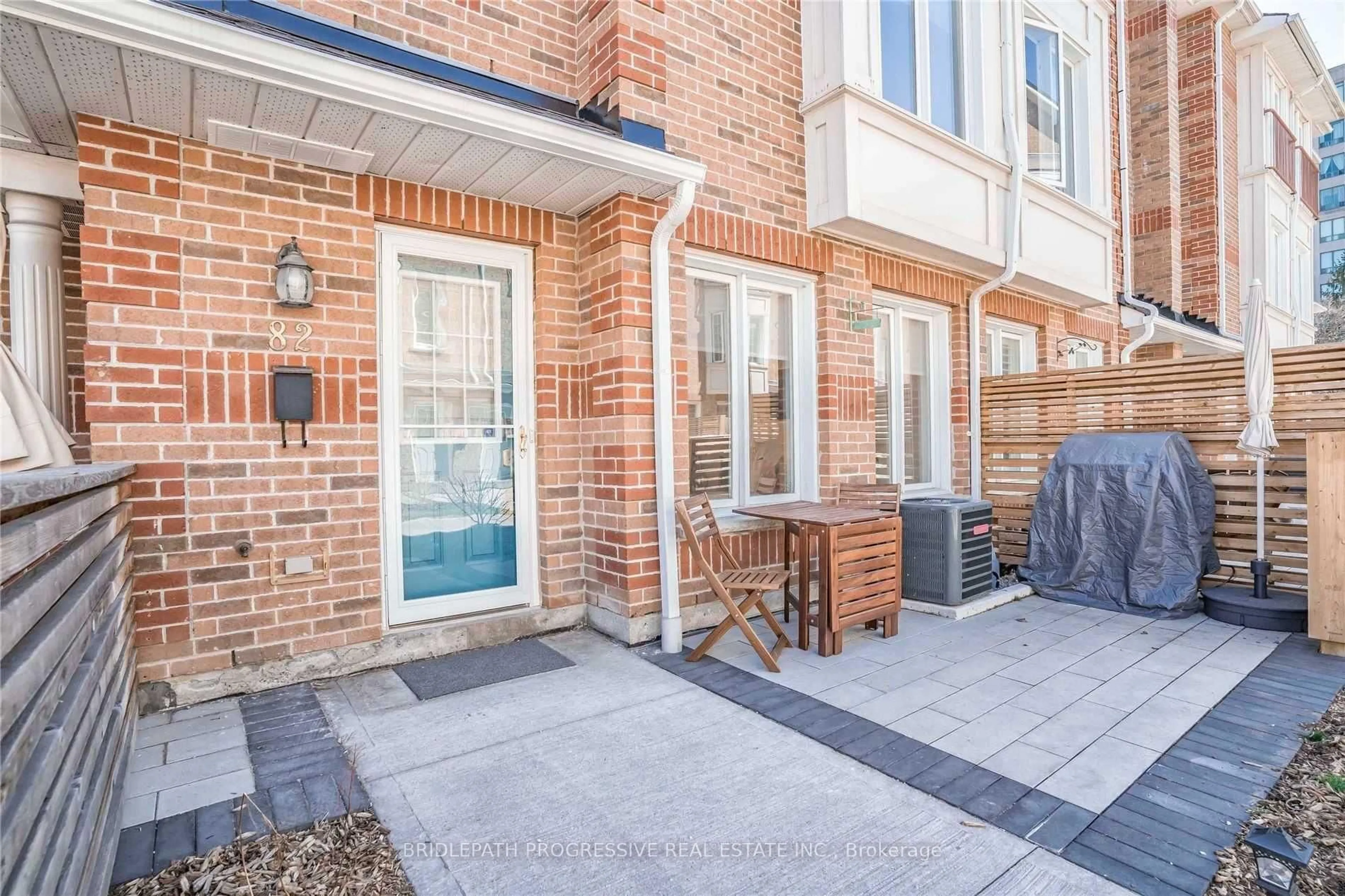 Patio, street for 151 Townsgate Dr #82, Vaughan Ontario L4J 8J7