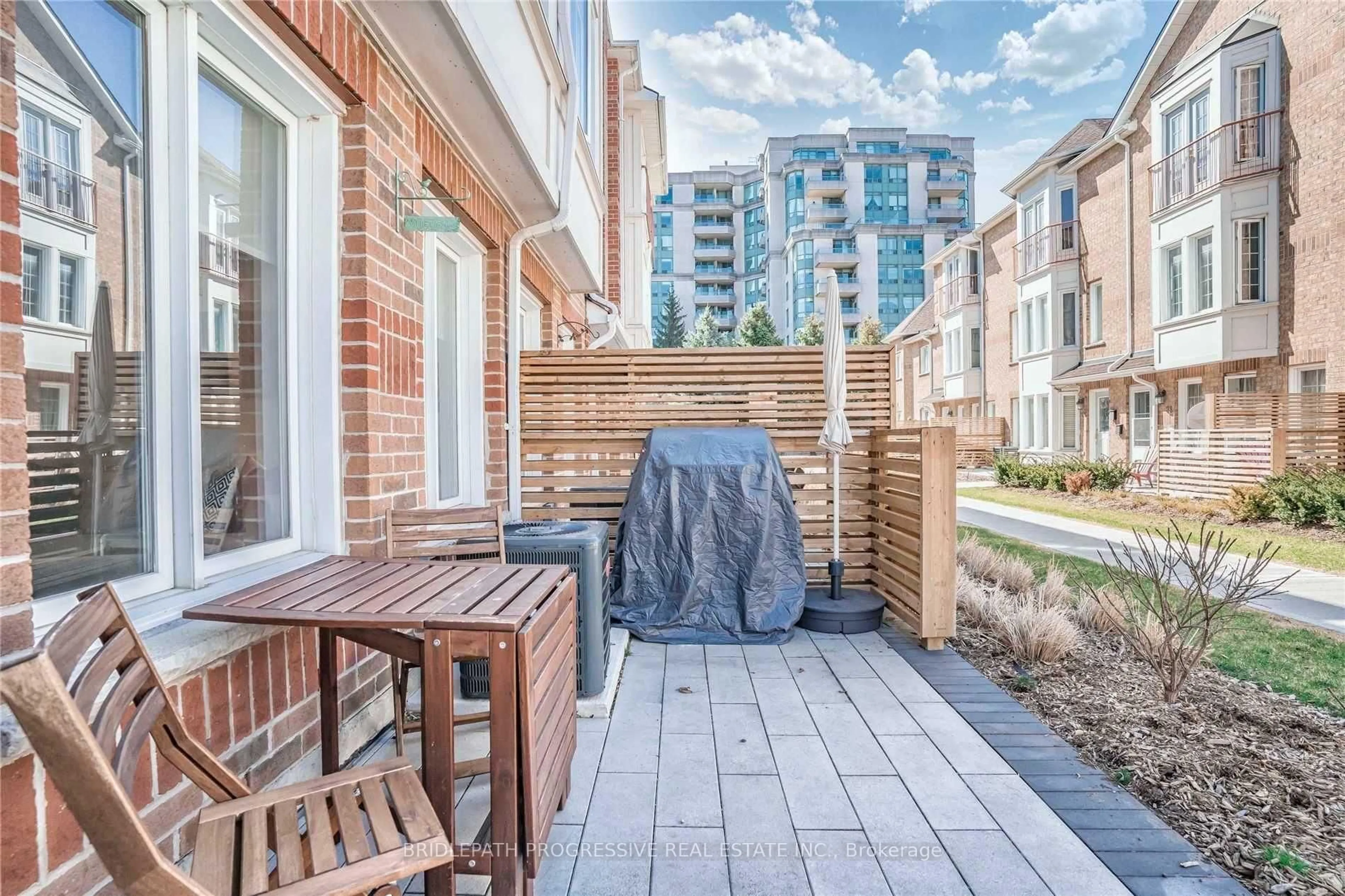 Patio, street for 151 Townsgate Dr #82, Vaughan Ontario L4J 8J7