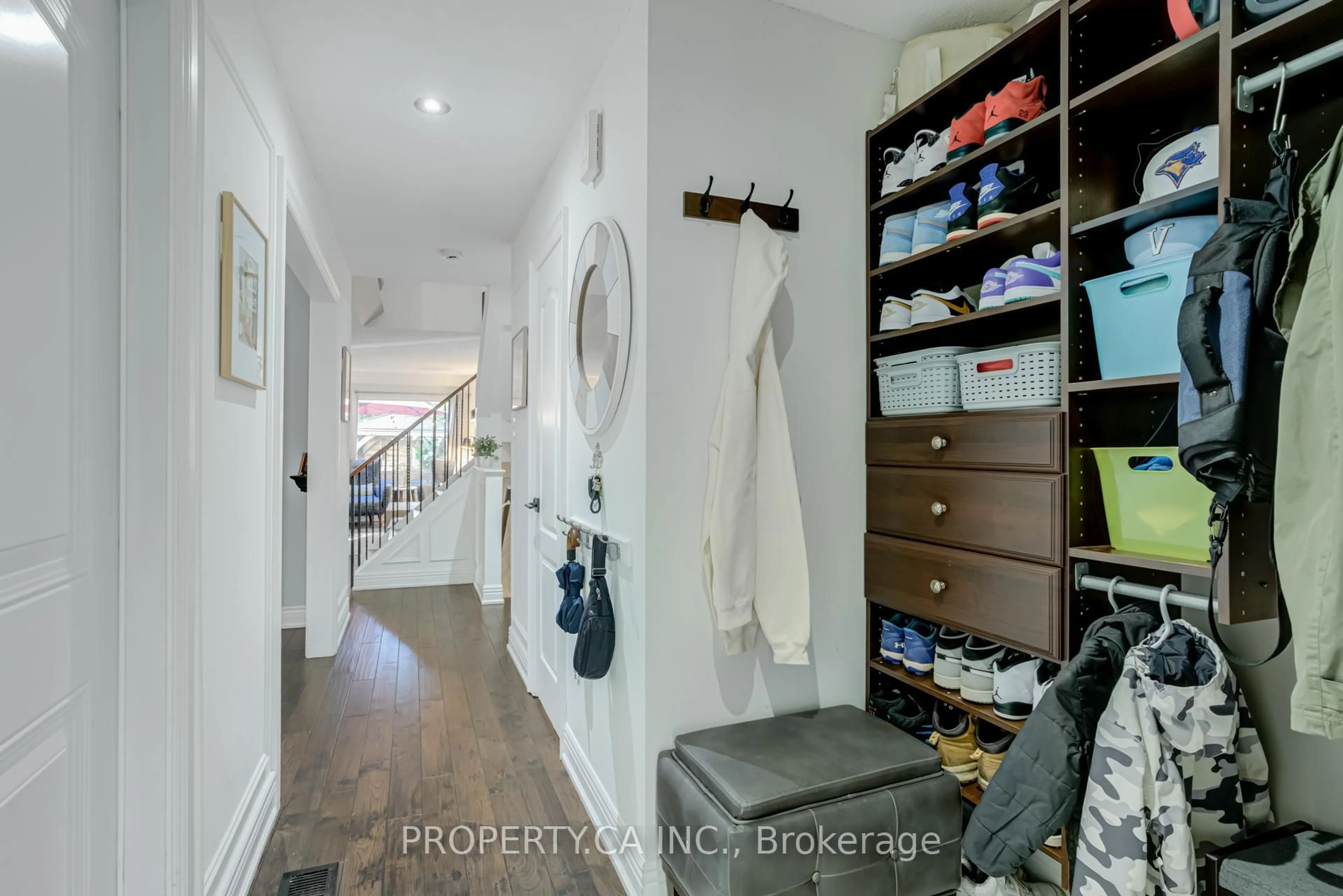 Indoor entryway for 23 Gilmore Cres, Vaughan Ontario L4J 2Z9