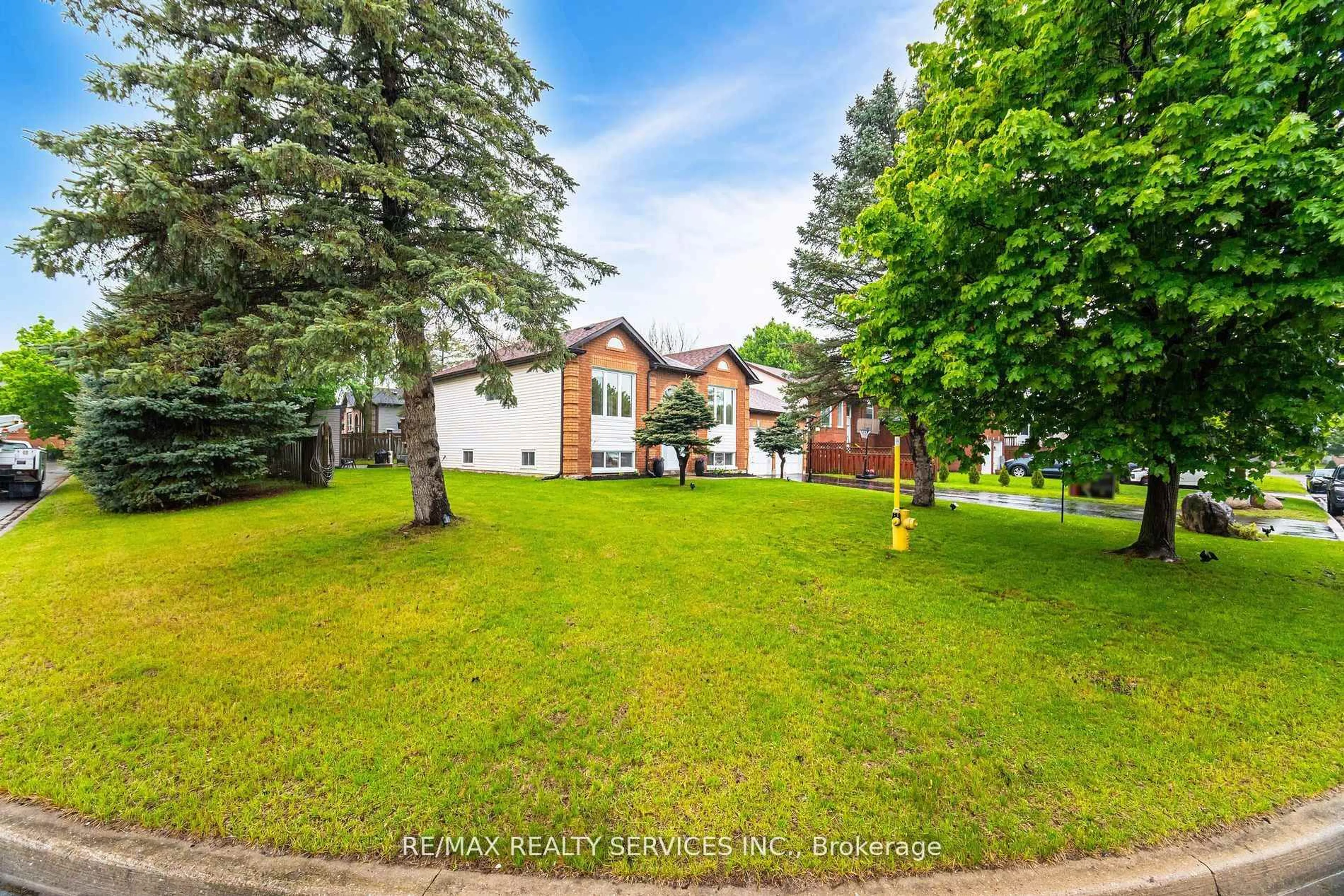 A pic from outside/outdoor area/front of a property/back of a property/a pic from drone, street for 15 Berkar St, Essa Ontario L0M 1B3