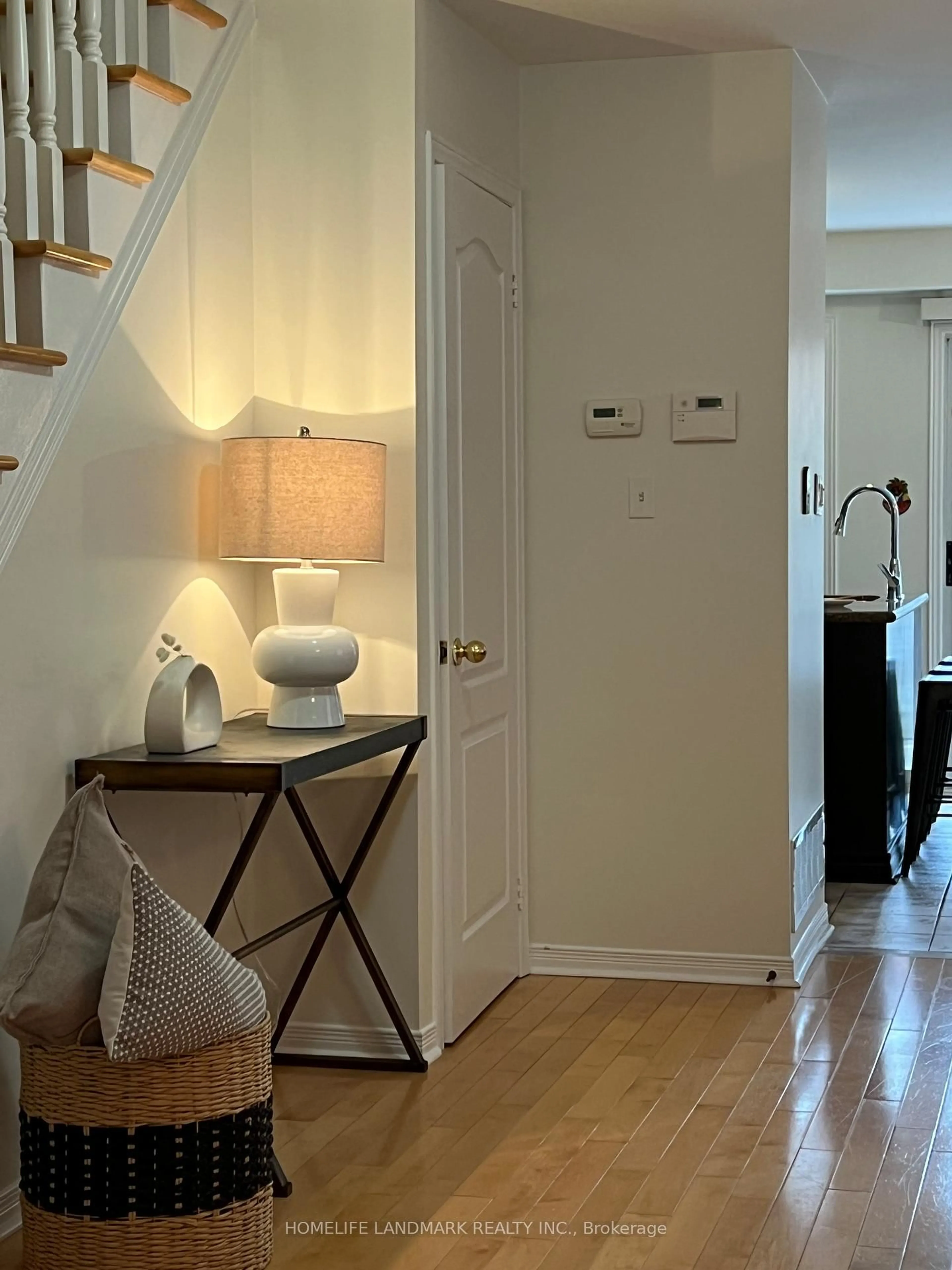 Indoor entryway for 55 Quetico Dr, Richmond Hill Ontario L4B 4J2