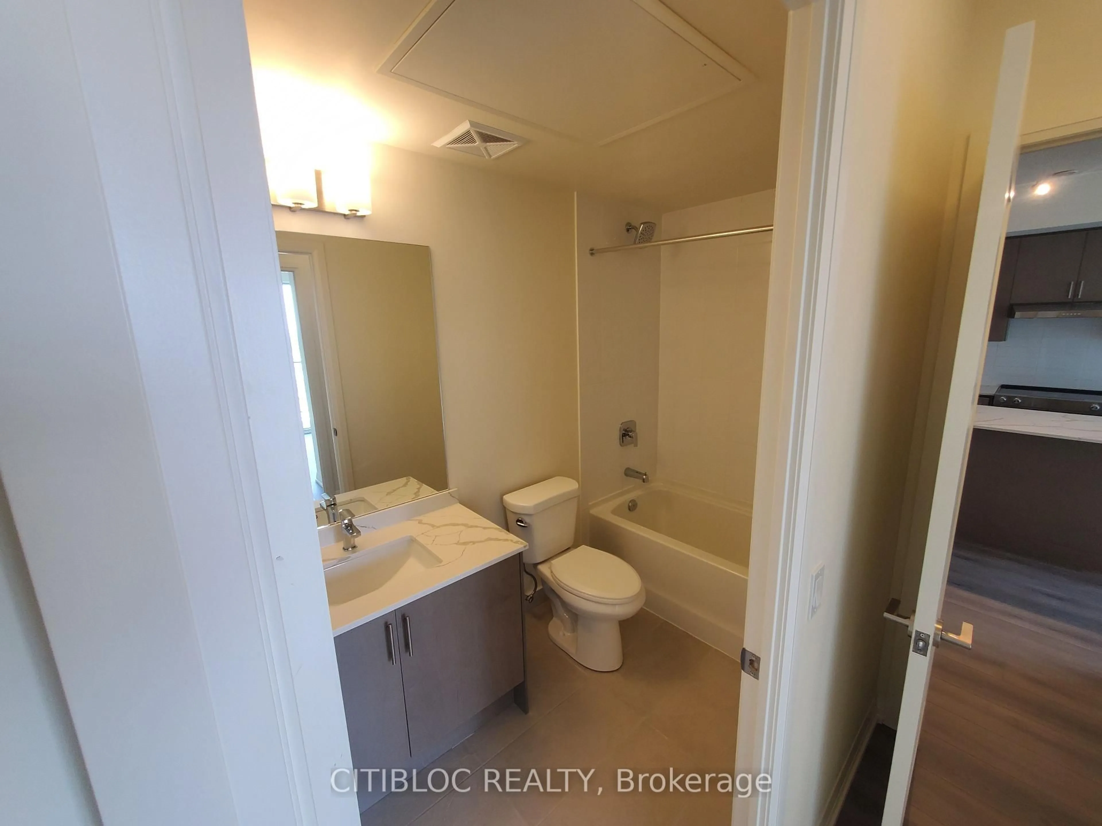 Standard bathroom, unknown for 8960 Jane St #2311, Vaughan Ontario L4K 2M9