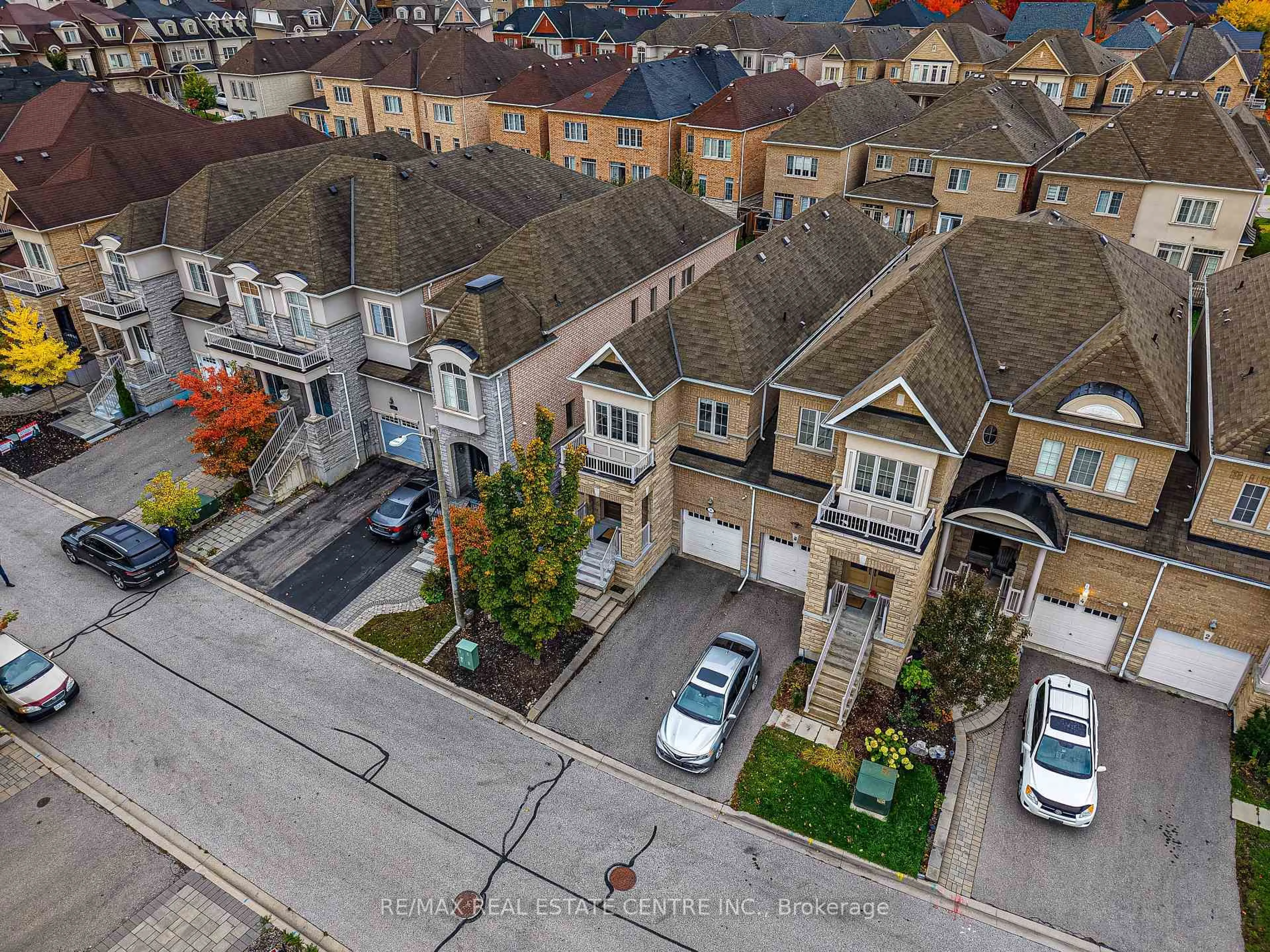 A pic from outside/outdoor area/front of a property/back of a property/a pic from drone, street for 8 Bristlewood Cres, Vaughan Ontario L4J 0H4