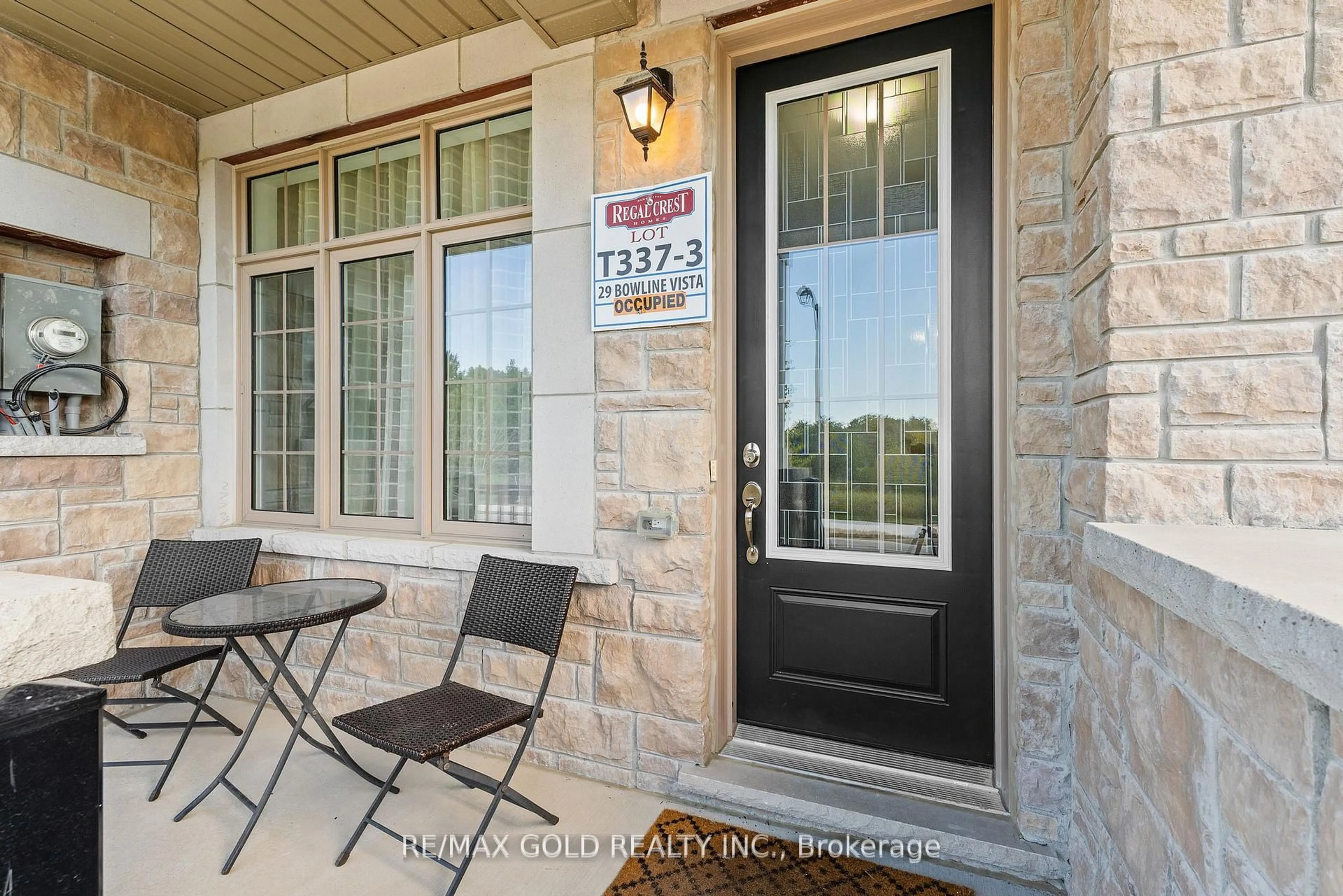 Indoor entryway for 29 Bowline Vista, East Gwillimbury Ontario L9N 0W2