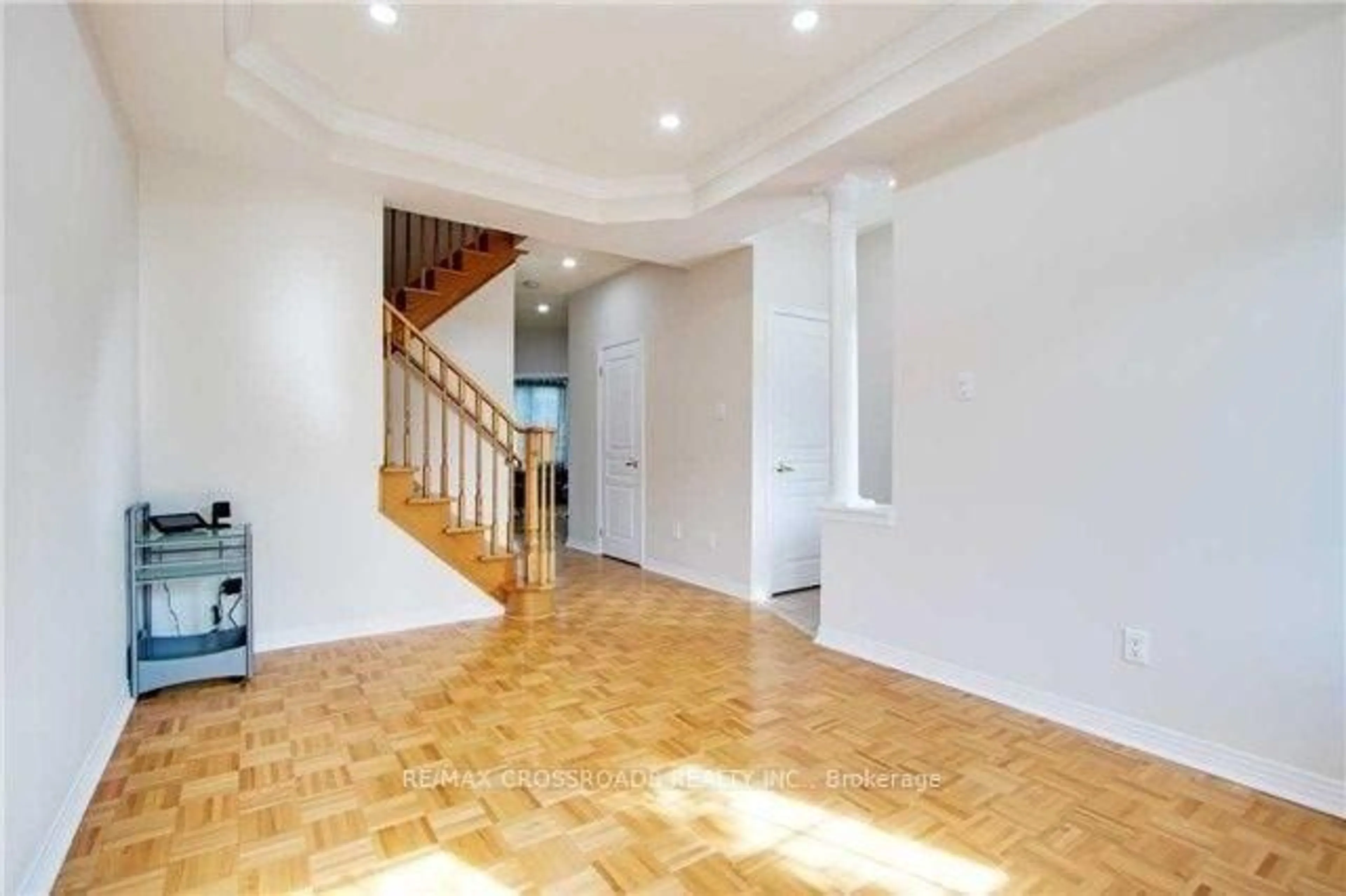 Indoor foyer for 40 Summer Mist Cres, Markham Ontario L6C 2H6