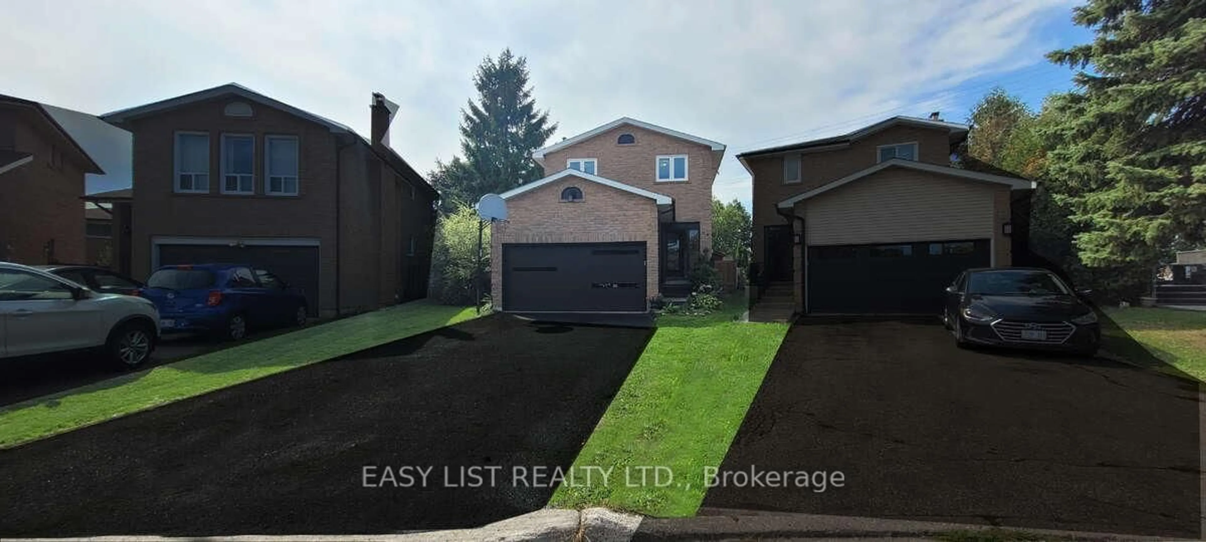 A pic from outside/outdoor area/front of a property/back of a property/a pic from drone, street for 15 Miles Crt, Richmond Hill Ontario L4C 5P7