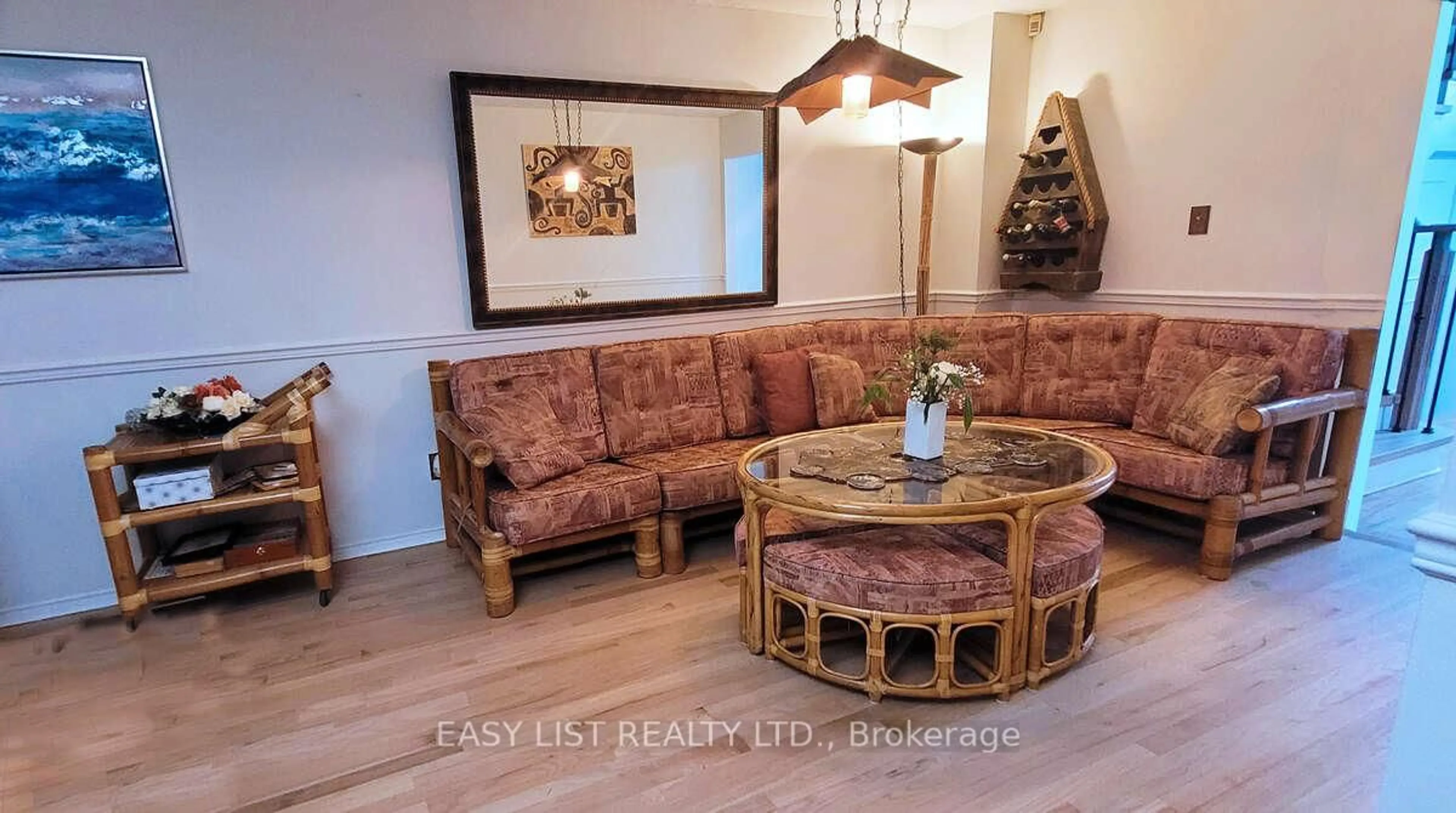 Living room with furniture, wood/laminate floor for 15 Miles Crt, Richmond Hill Ontario L4C 5P7