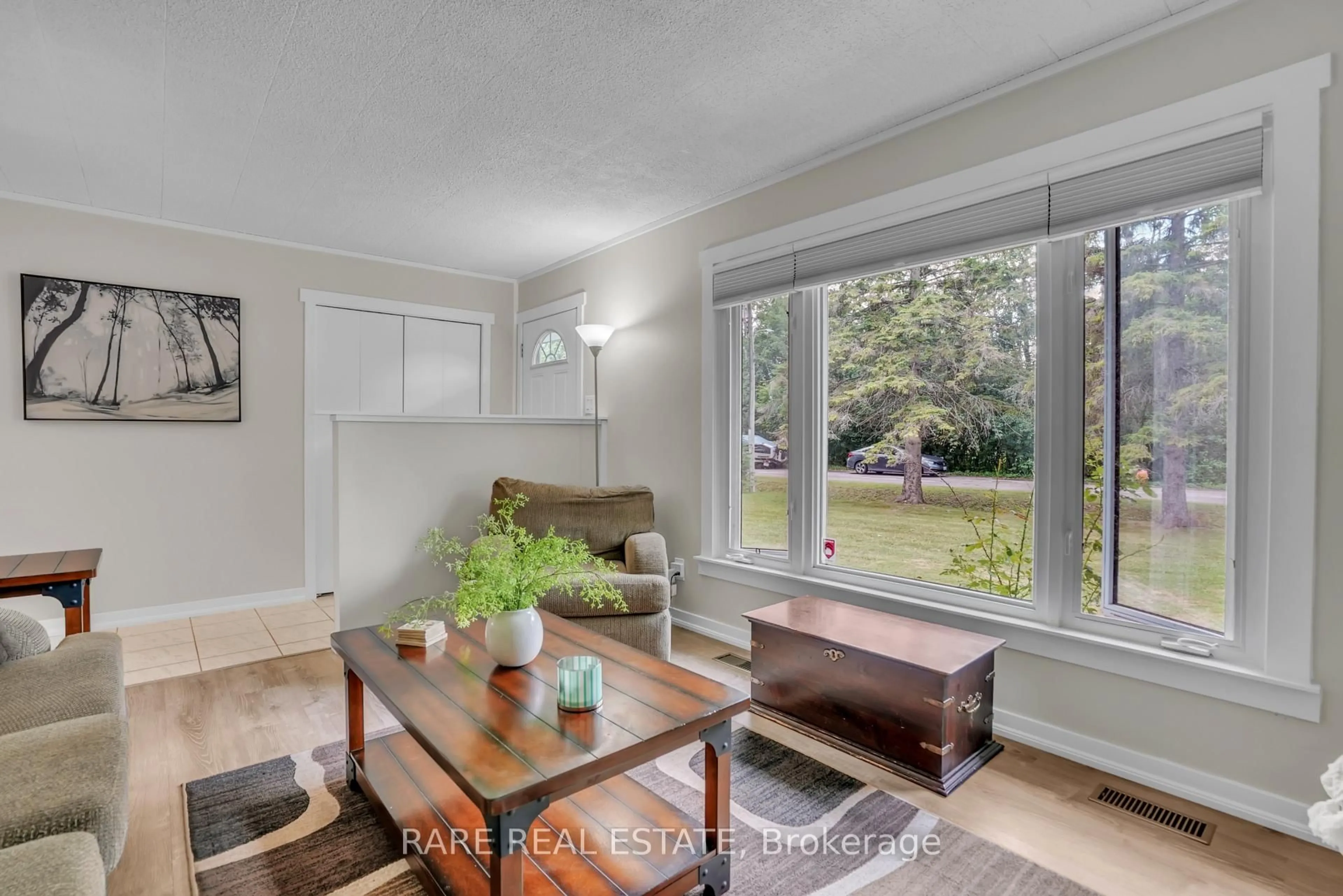 Living room with furniture, unknown for 1121 Ferrier Ave, Innisfil Ontario L0L 1W0