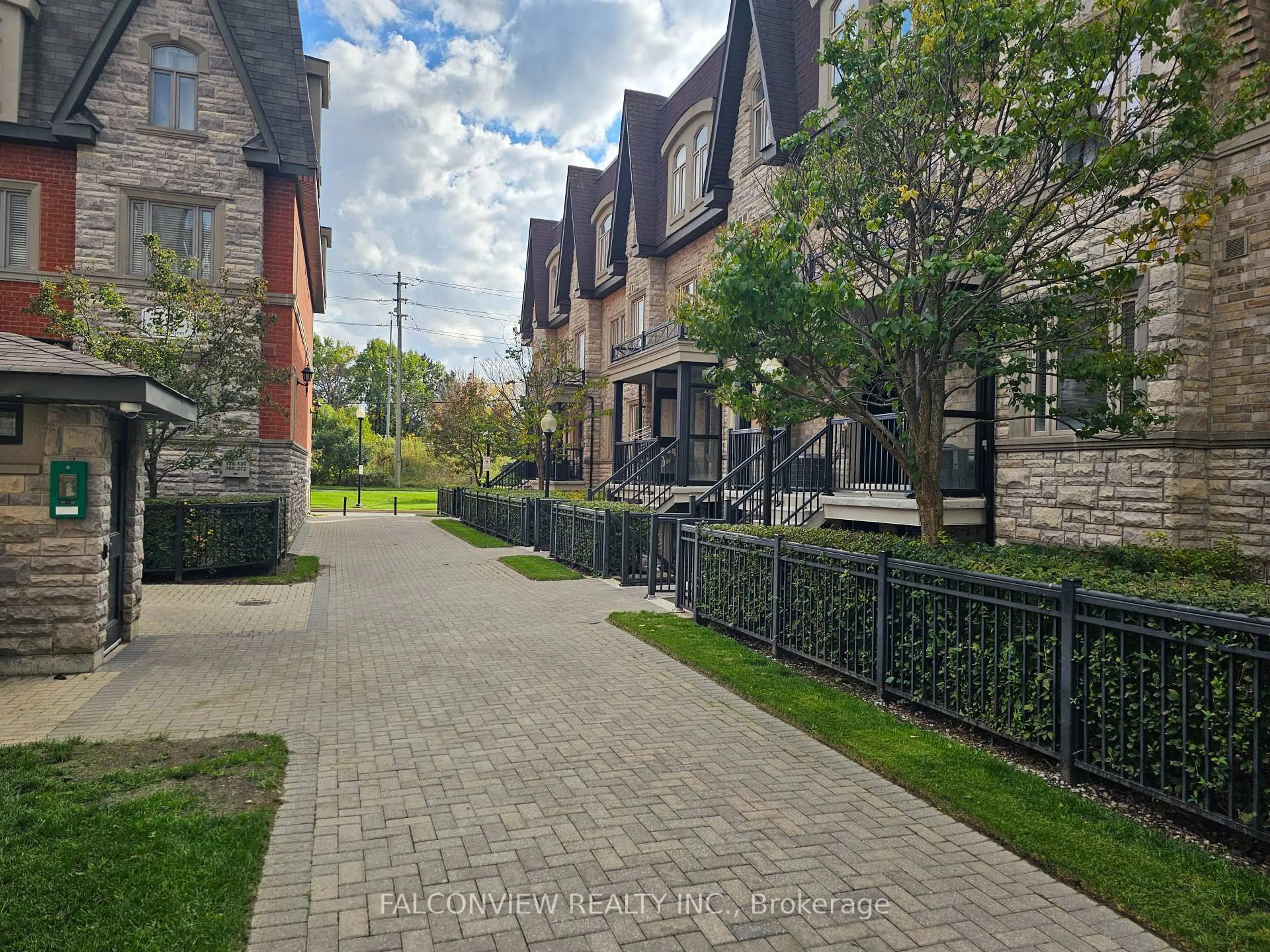 Unknown for 318 John St #125, Markham Ontario L3T 0B1