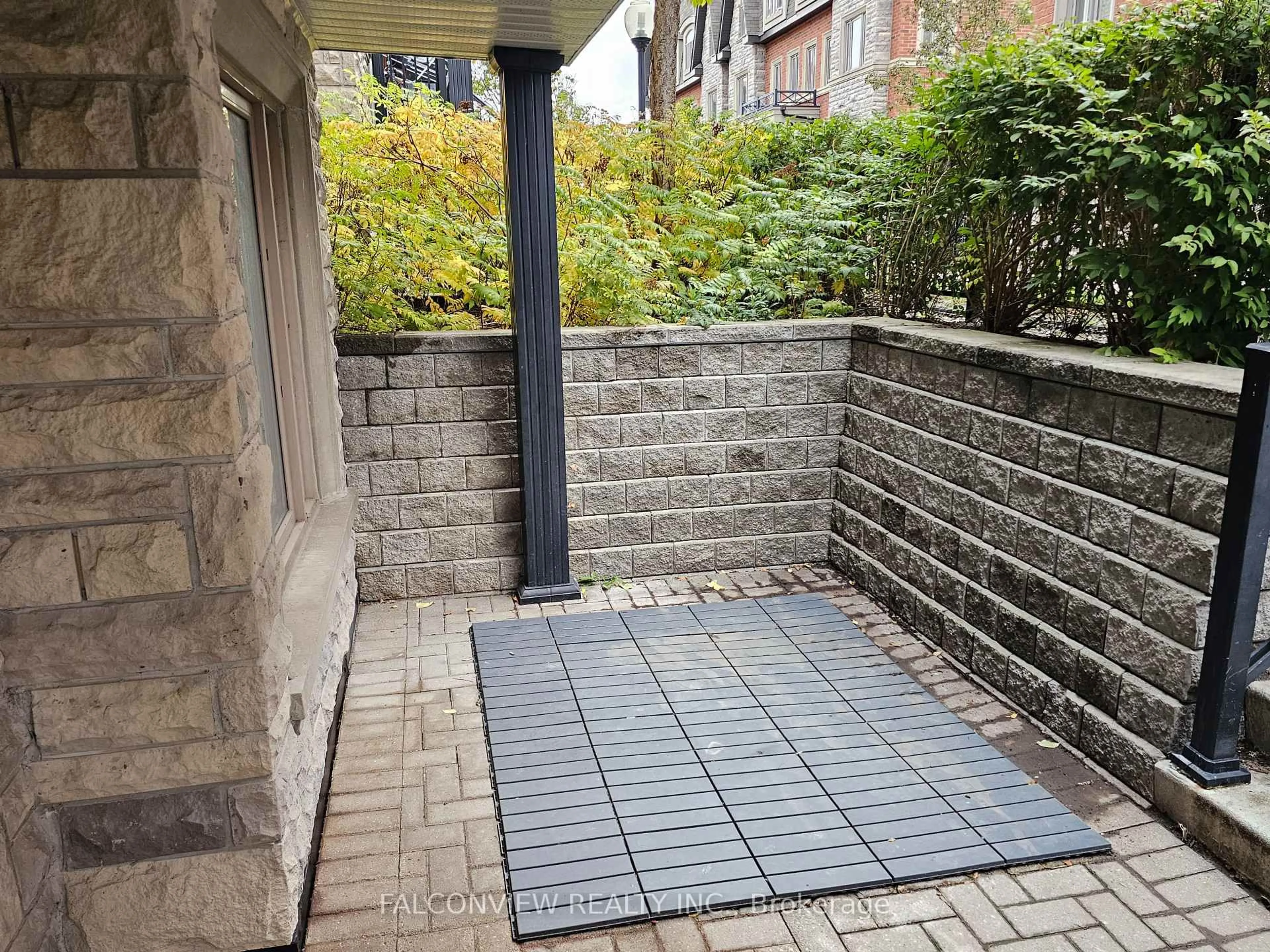 Patio, street for 318 John St #125, Markham Ontario L3T 0B1