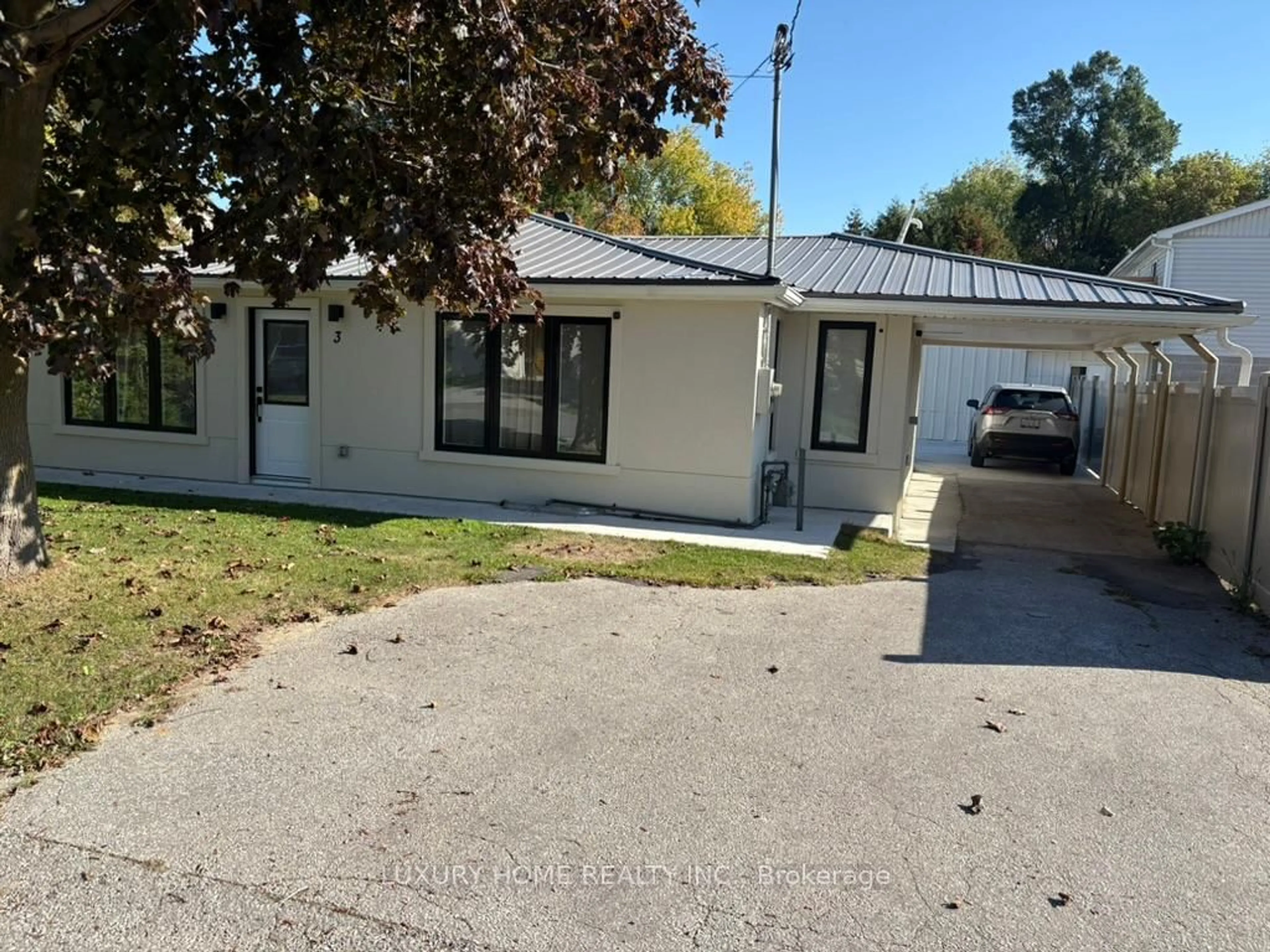 A pic from outside/outdoor area/front of a property/back of a property/a pic from drone, street for 3 Hughes St, Richmond Hill Ontario L4E 2V9