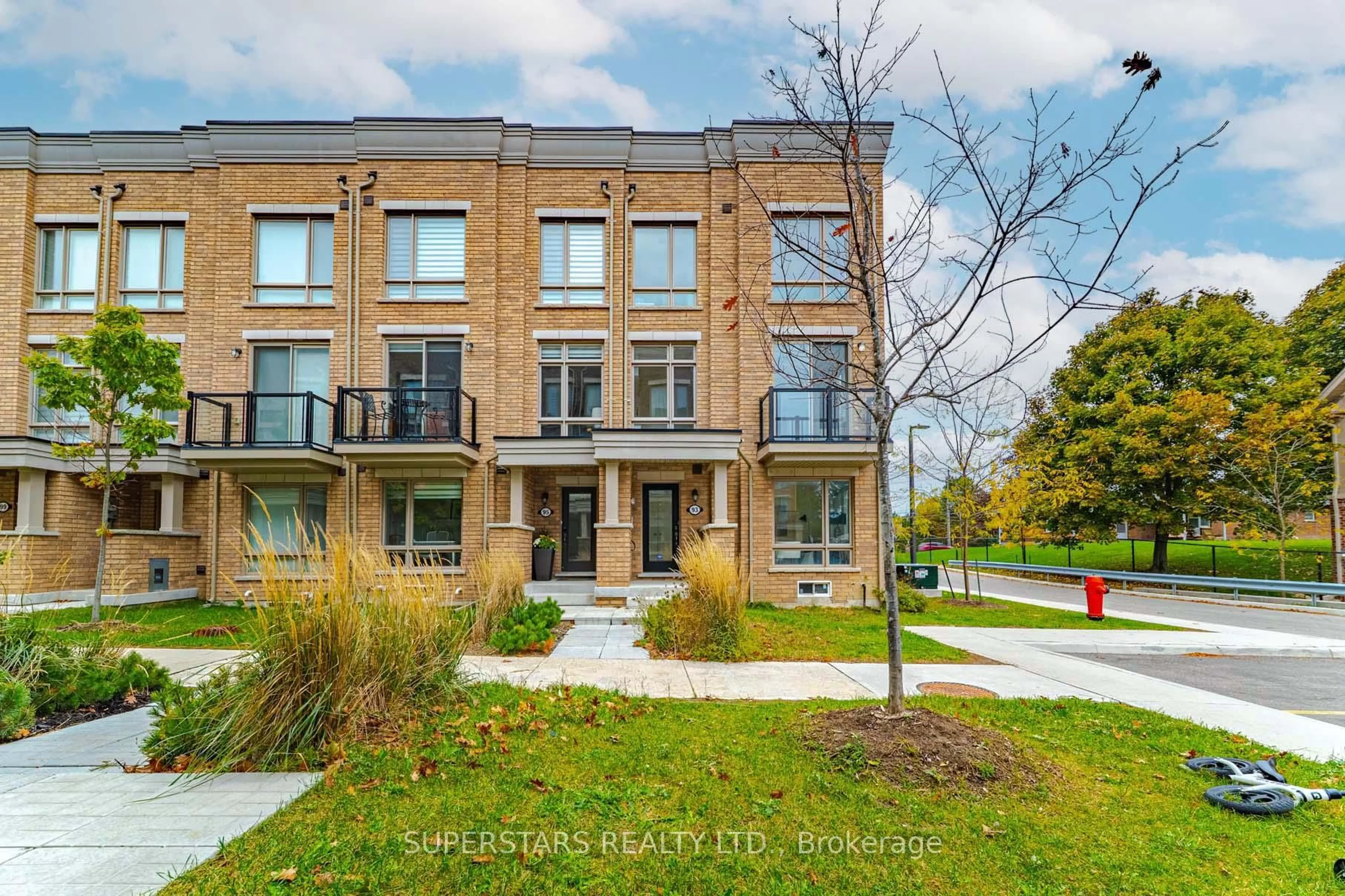 Home with brick exterior material, street for 93 Drover Circ, Whitchurch-Stouffville Ontario L4A 4X2