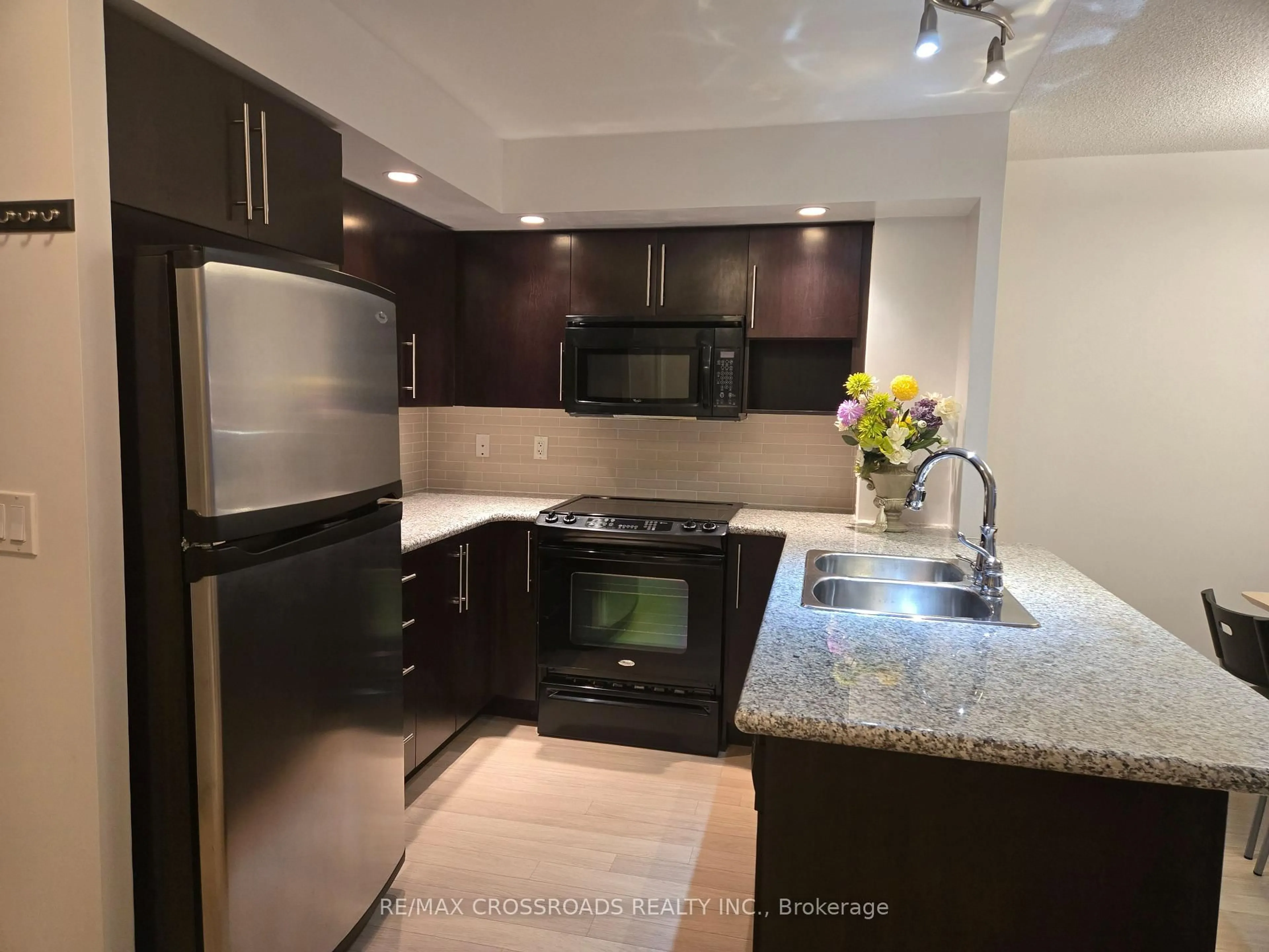 Standard kitchen, ceramic/tile floor for 23 Cox Blvd #659, Markham Ontario L3R 7Z9