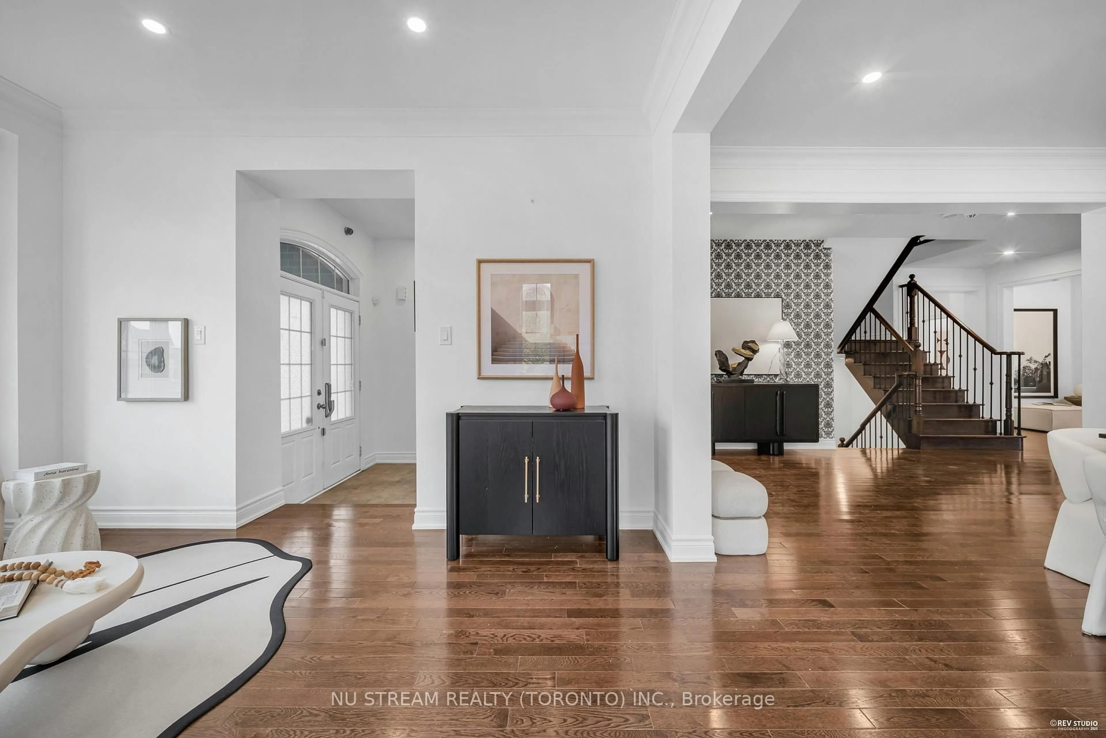 Indoor entryway for 237 Upper Post Rd, Vaughan Ontario L6A 4K1