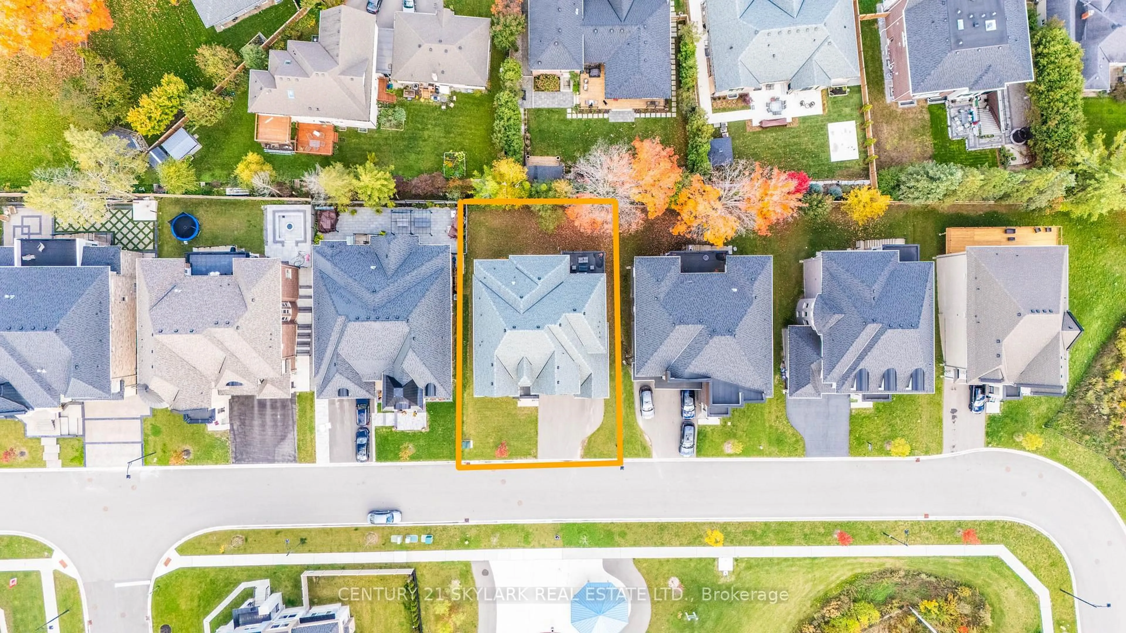 A pic from outside/outdoor area/front of a property/back of a property/a pic from drone, street for 84 Stokes Dr, King Ontario L7B 0P8