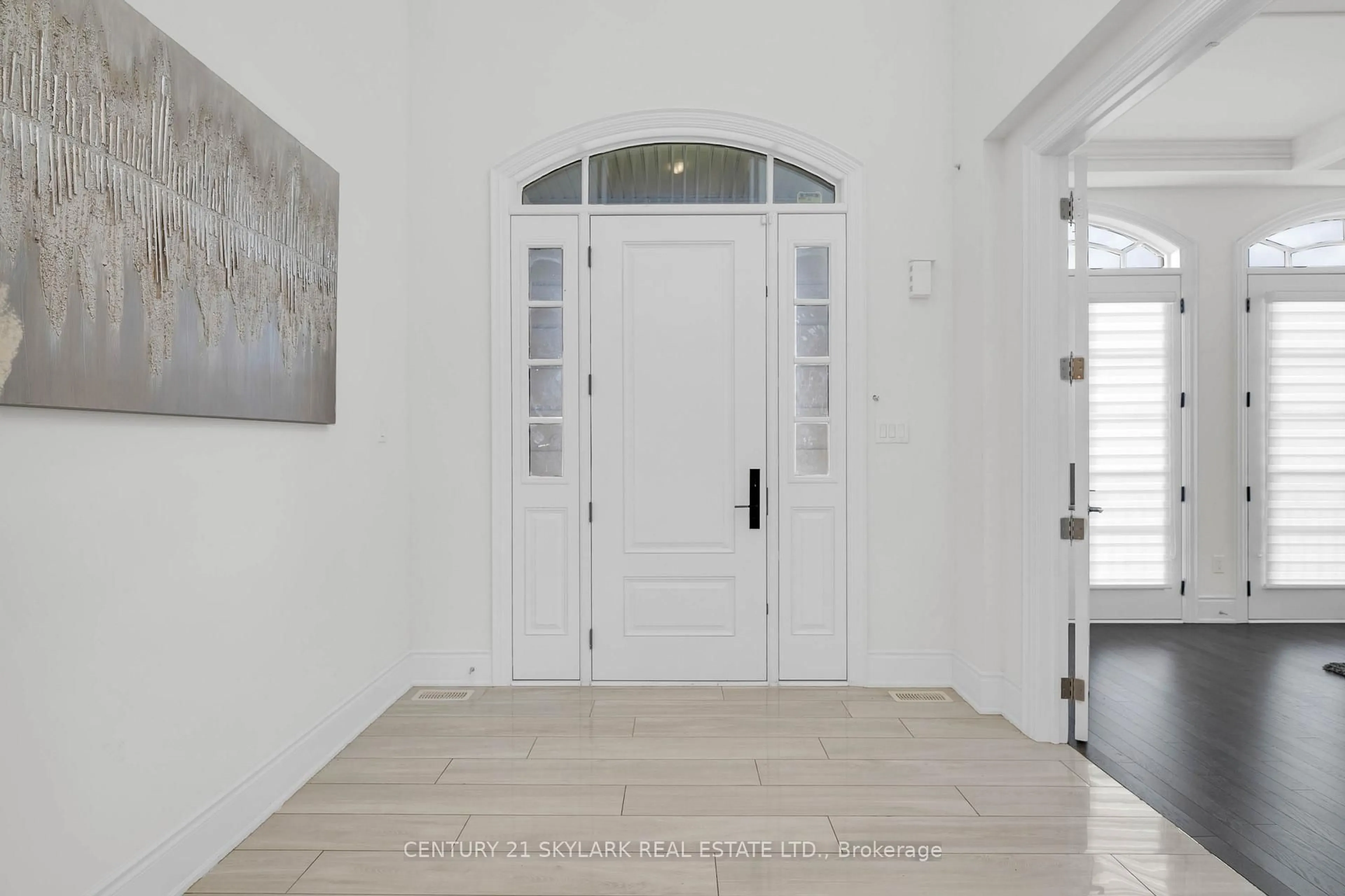 Indoor entryway for 84 Stokes Dr, King Ontario L7B 0P8