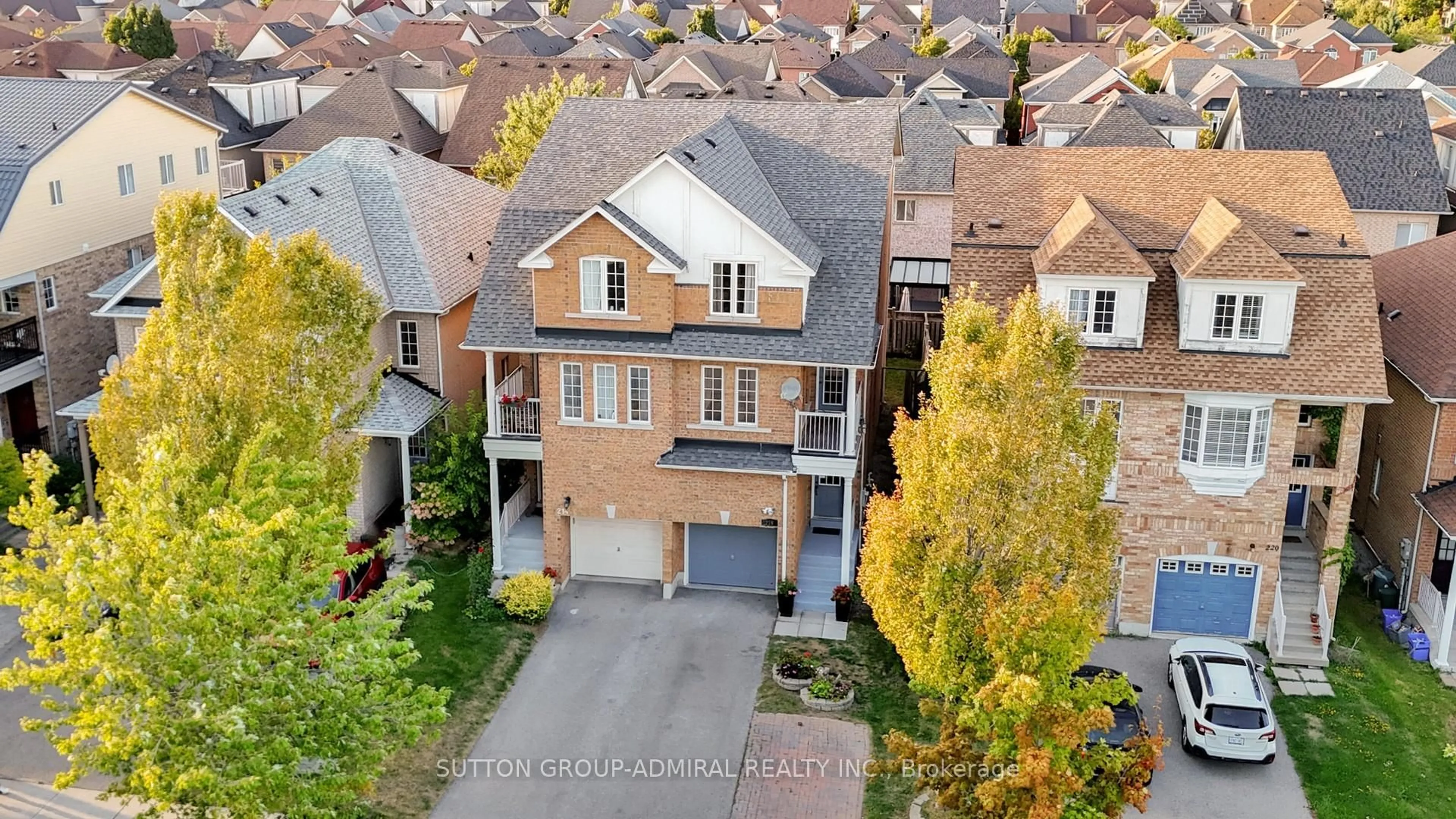 A pic from outside/outdoor area/front of a property/back of a property/a pic from drone, street for 216 Maple Sugar Lane, Vaughan Ontario L4J 9A8
