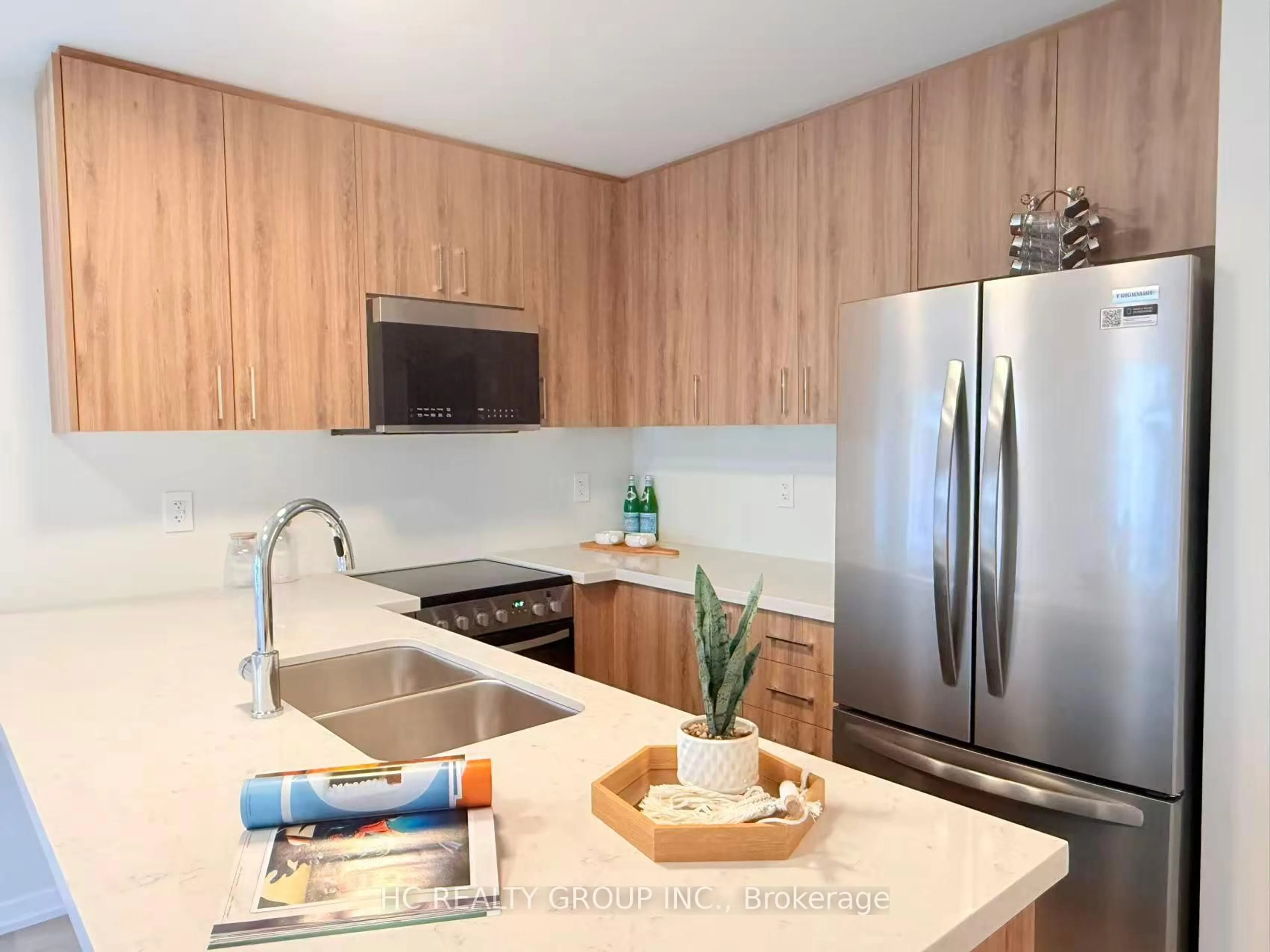 Standard kitchen, wood/laminate floor for 63 Matawin Lane, Richmond Hill Ontario L4B 0H8