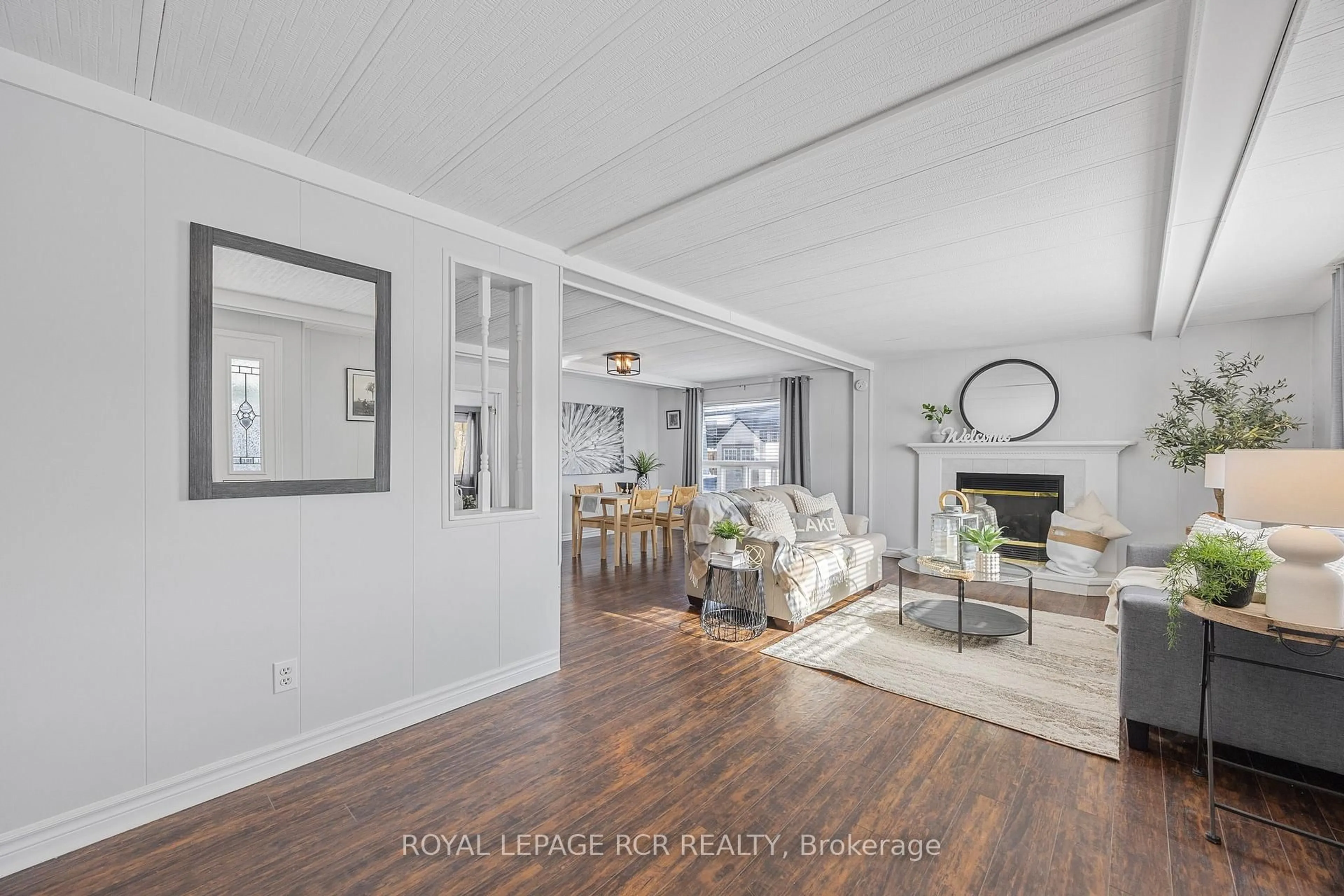 Living room with furniture, unknown for 4 Linden Lane, Innisfil Ontario L9S 1P4