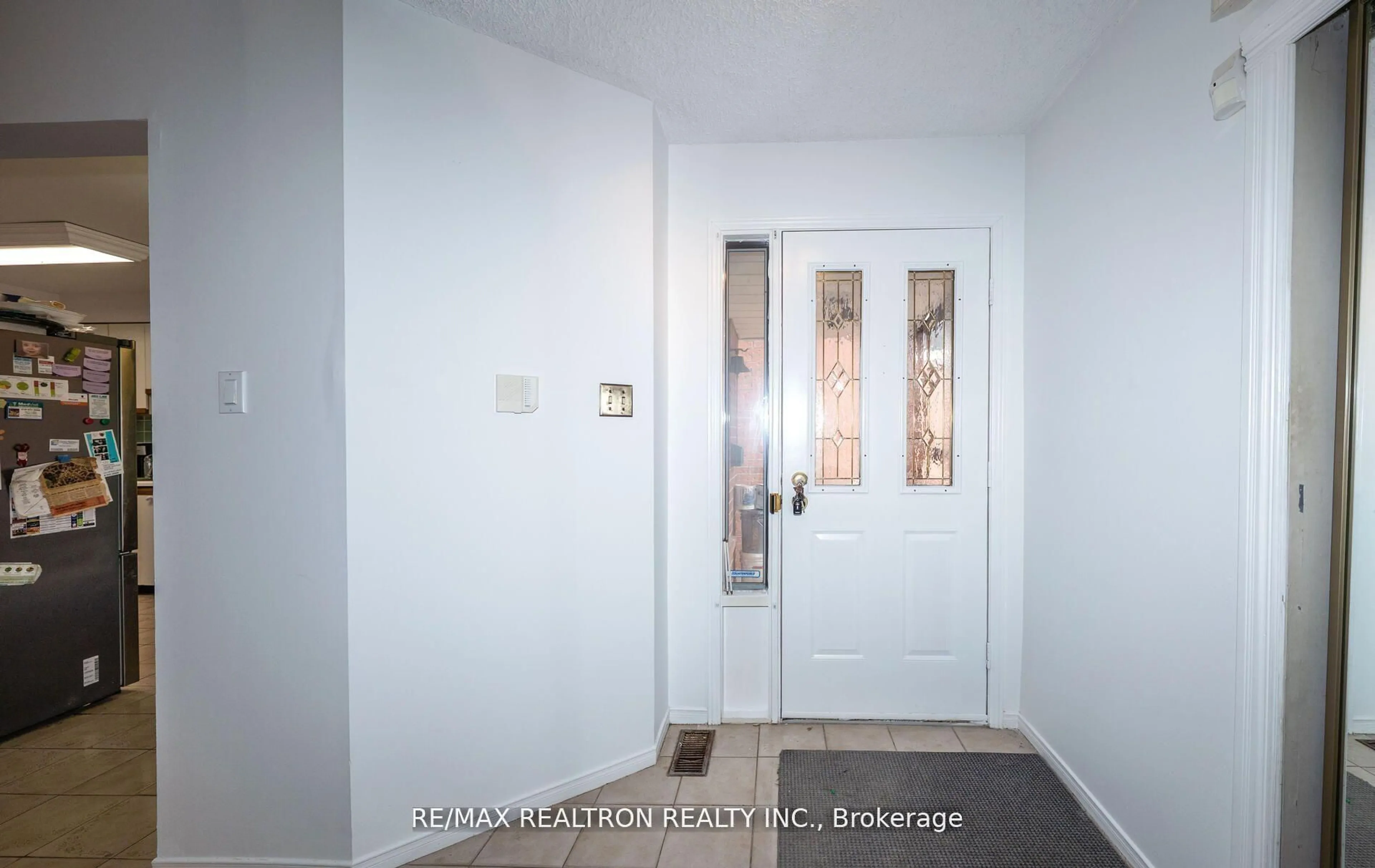 Indoor entryway for 177 North Meadow Cres, Vaughan Ontario L4J 3C4