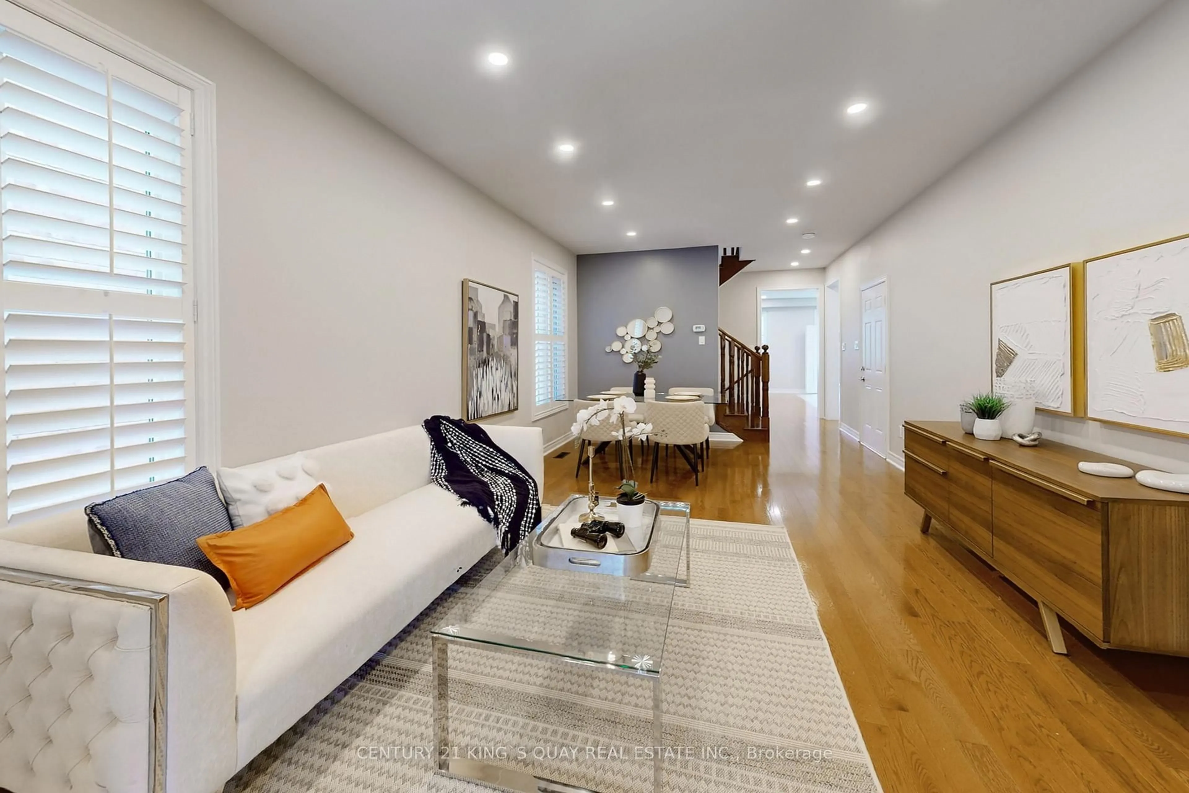 Living room with furniture, wood/laminate floor for 18 Edgehill Ave, Whitchurch-Stouffville Ontario L4A 0V4