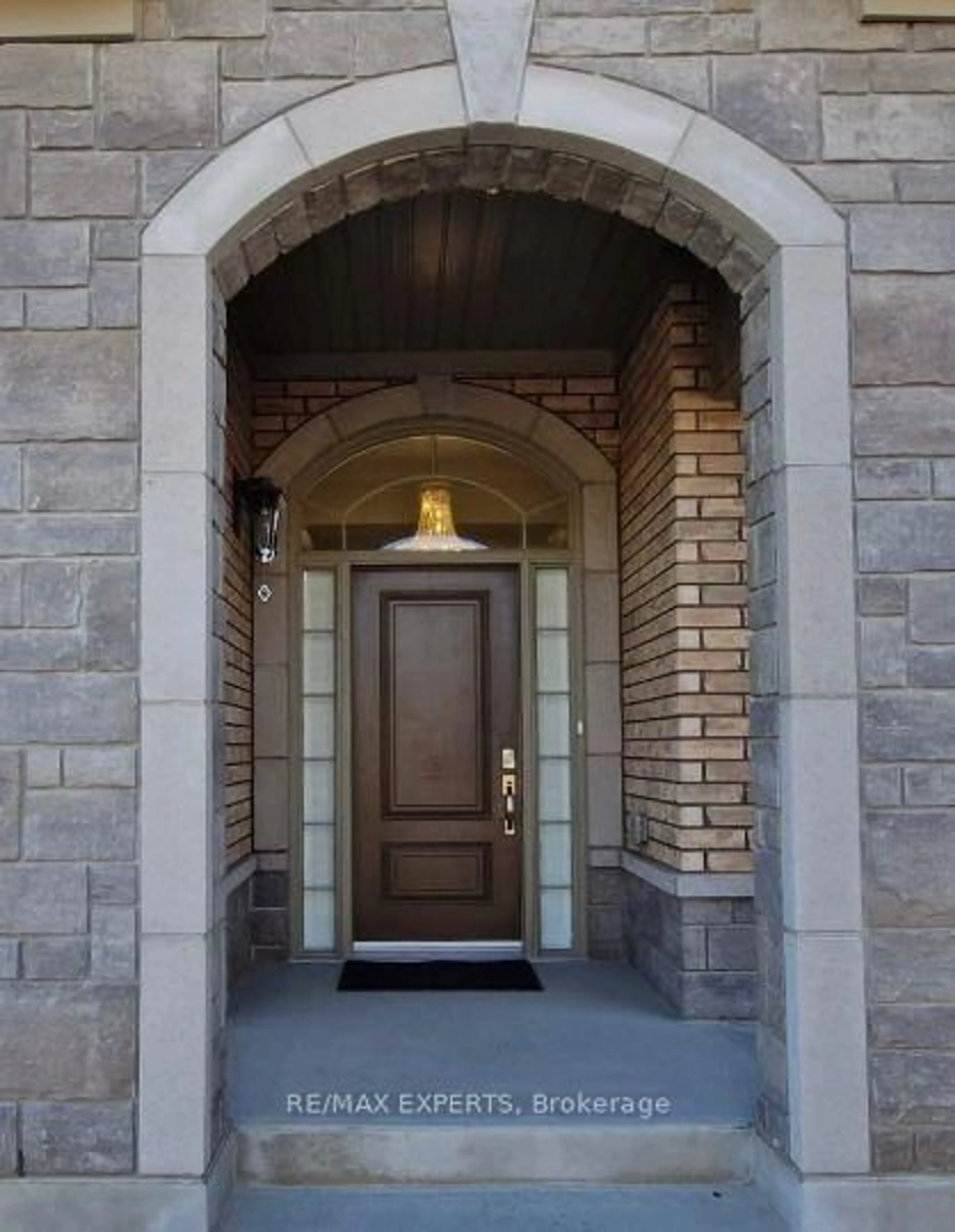 Indoor entryway for 68 Summerhill Dr #32, New Tecumseth Ontario L9R 0S5