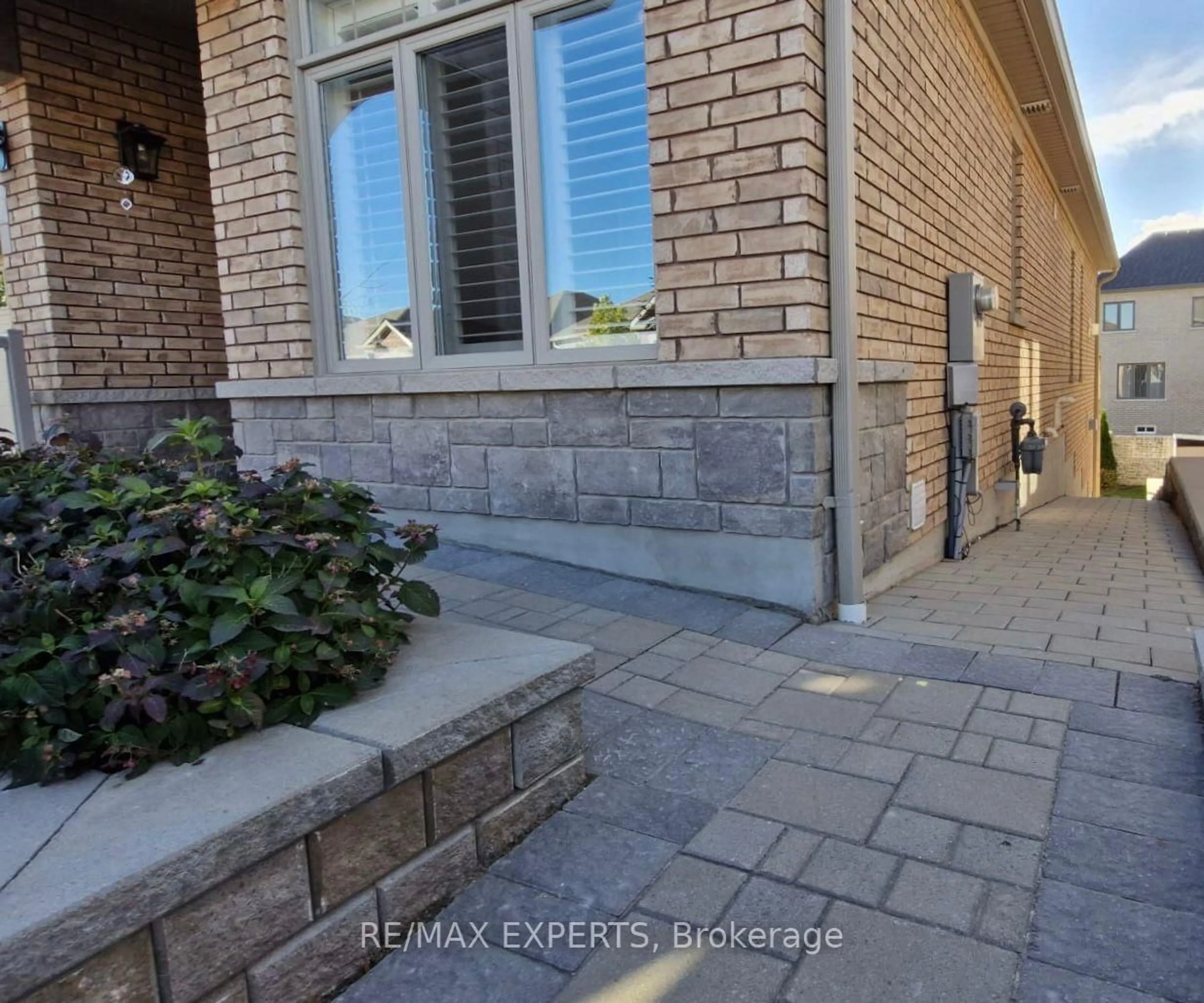 Home with brick exterior material, street for 68 Summerhill Dr #32, New Tecumseth Ontario L9R 0S5
