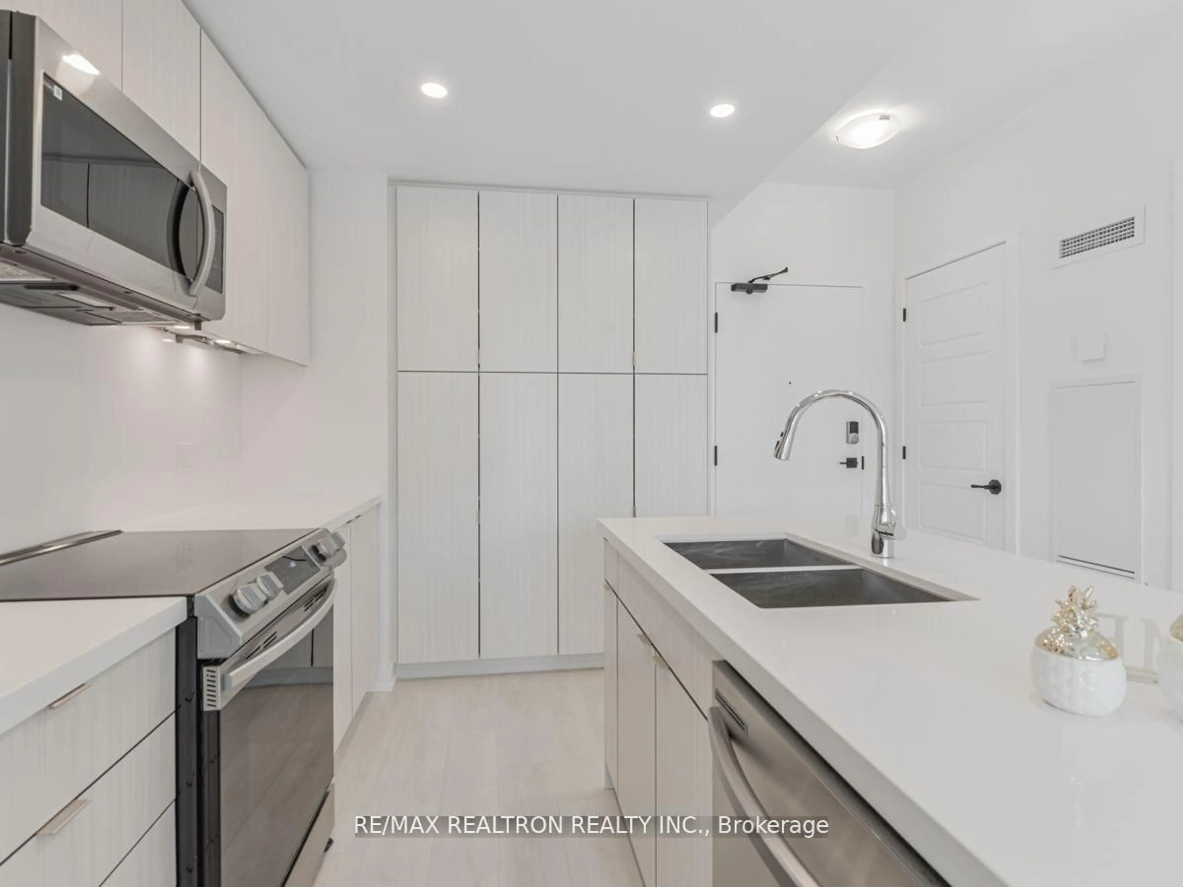 Standard kitchen, ceramic/tile floor for 415 Sea Ray Ave #329, Innisfil Ontario L9S 0N9