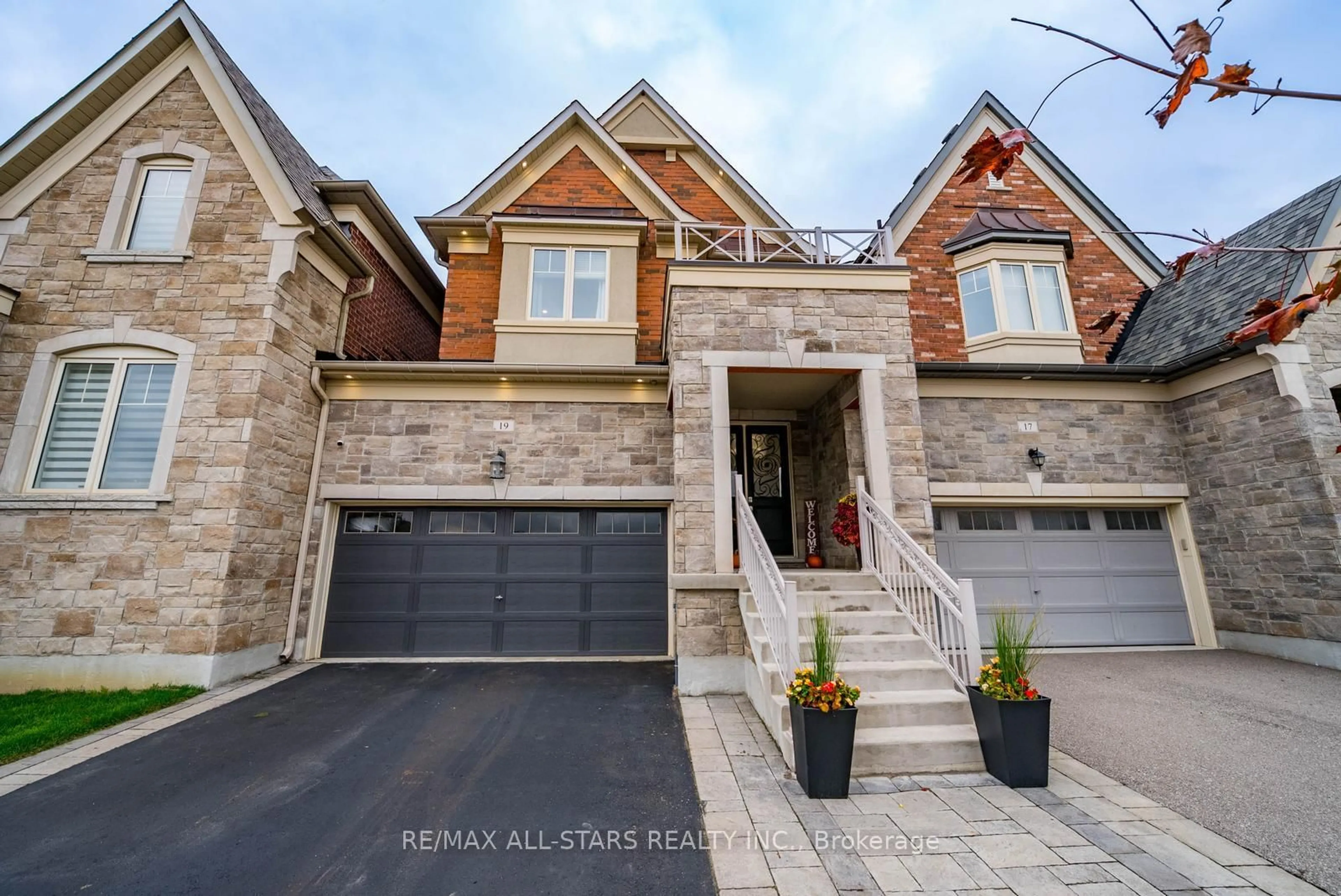 Home with brick exterior material, street for 19 Kettle Valley Tr, King Ontario L7B 0N3