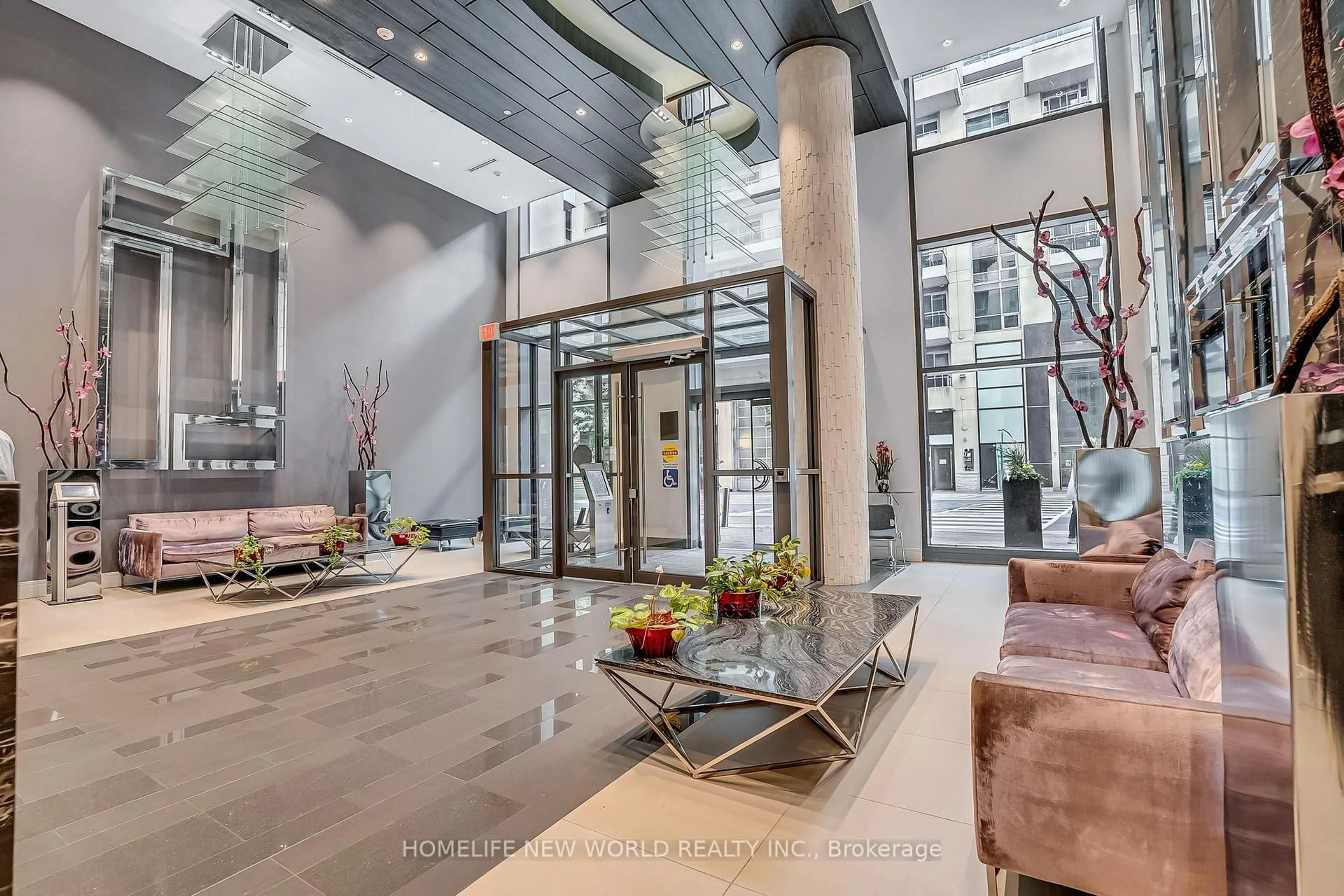 Lobby for 9205 Yonge St #1004, Richmond Hill Ontario L4C 1V5