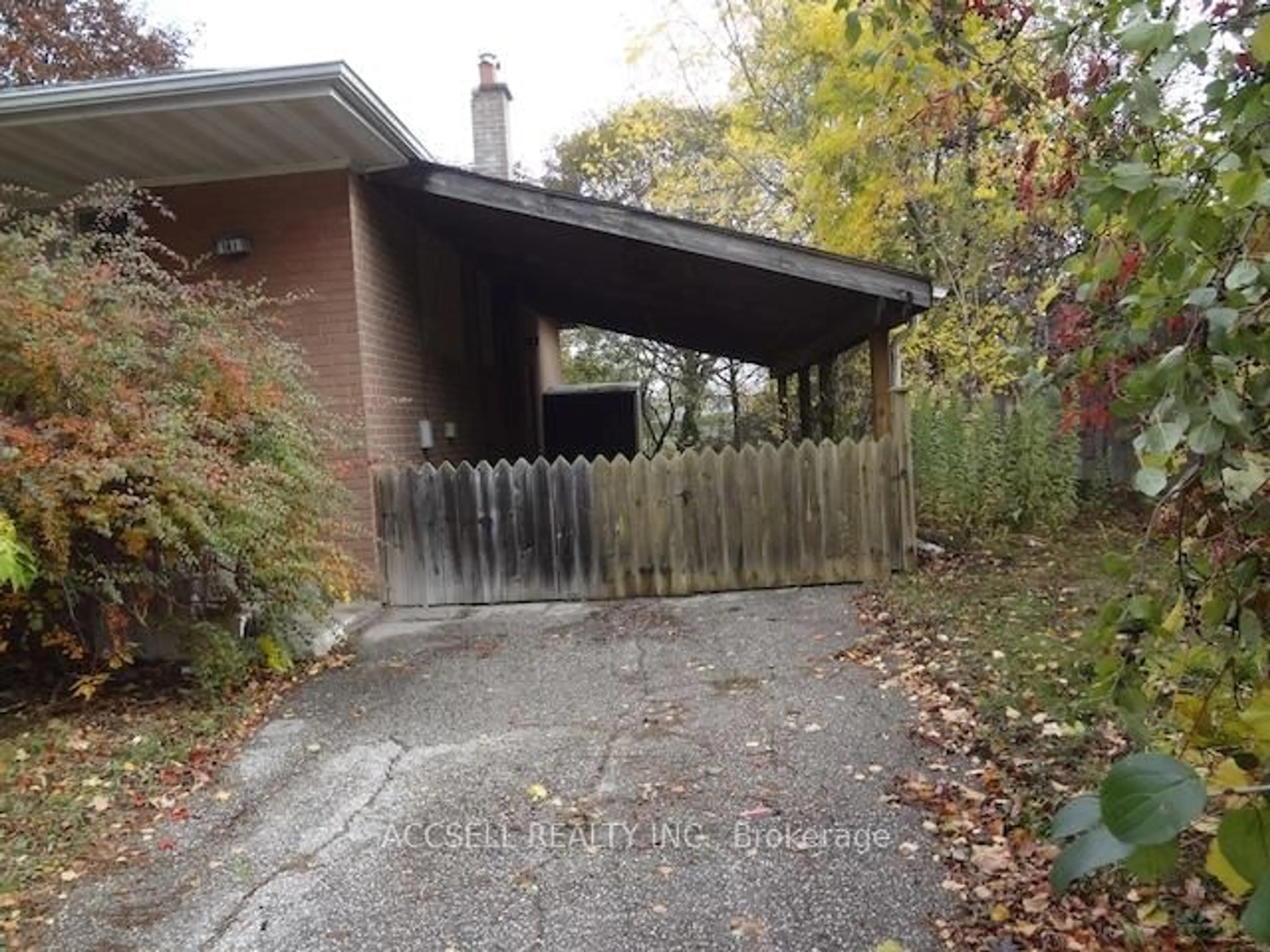 Unknown for 141 Harrison Dr, Newmarket Ontario L3Y 4P5