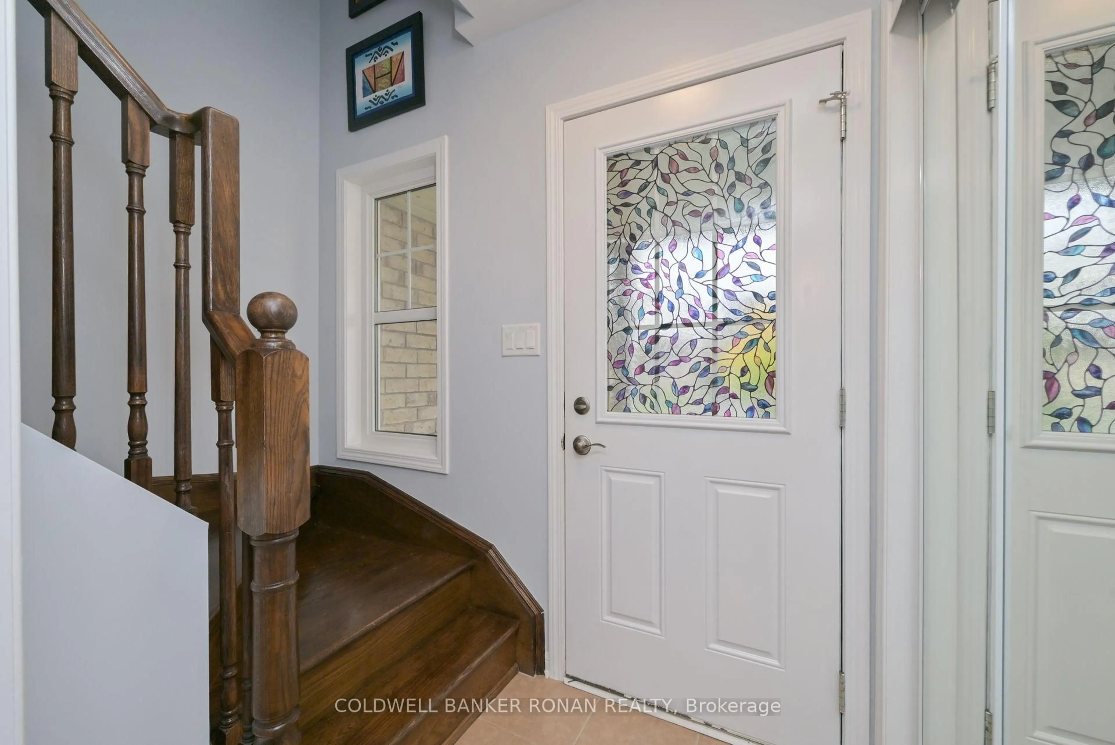 Indoor entryway for 18 Ferris Lane, New Tecumseth Ontario L9R 0H9