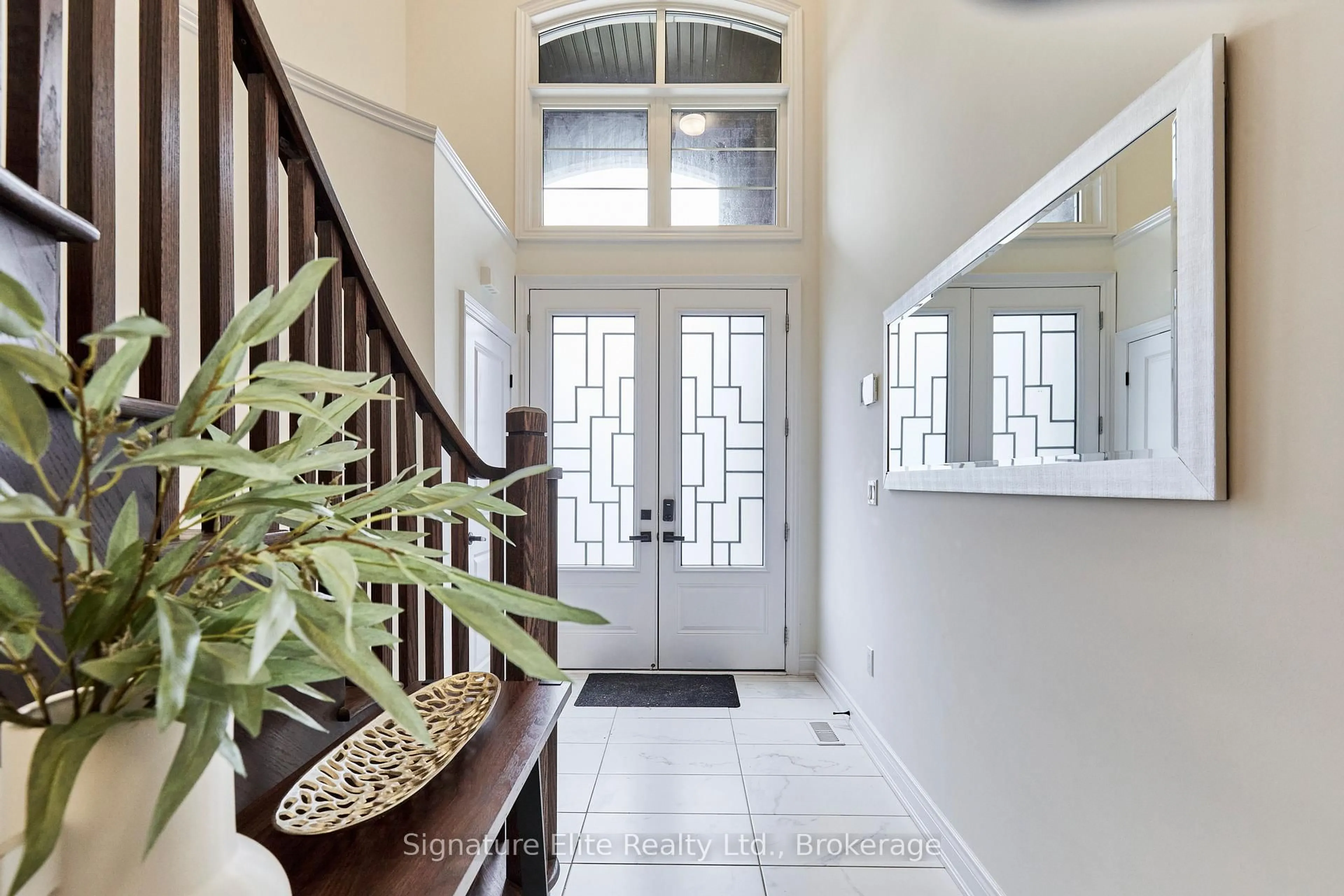 Indoor entryway for 1344 Blackmore St, Innisfil Ontario L9S 0J8