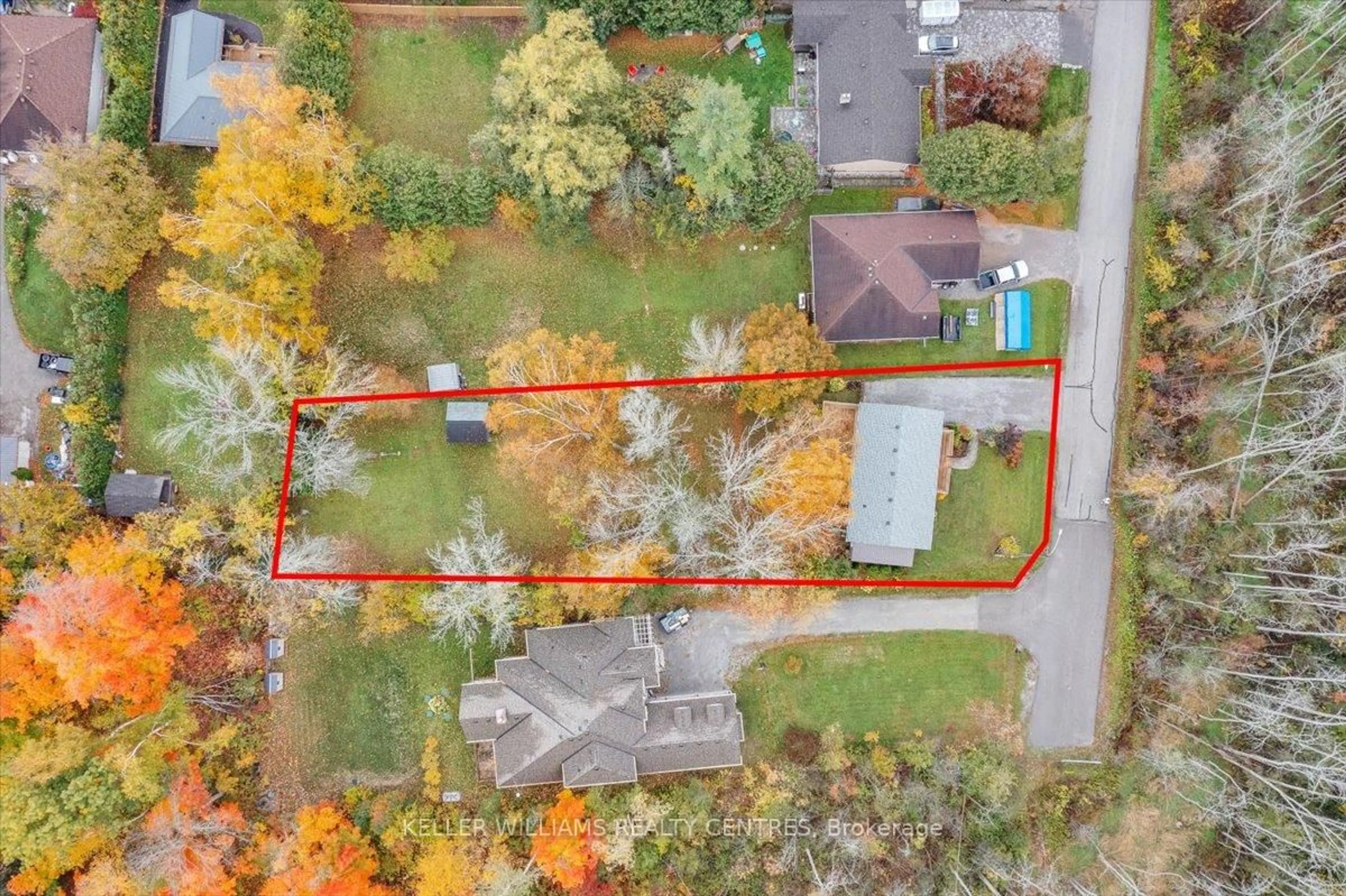 A pic from outside/outdoor area/front of a property/back of a property/a pic from drone, street for 33 Mourning Dove Rd, Georgina Ontario L0E 1R0