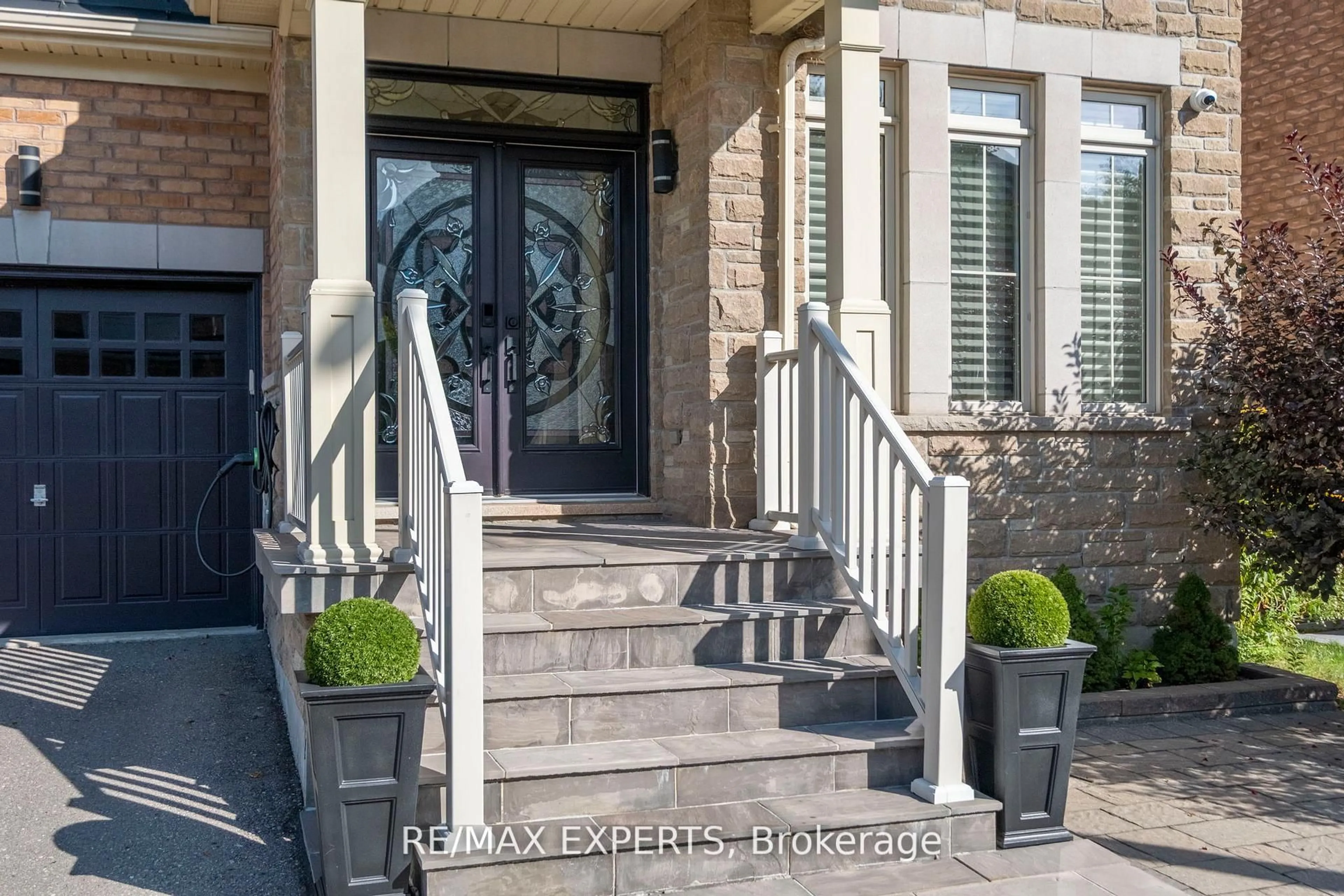 Indoor entryway for 40 Heron Hollow Ave, Richmond Hill Ontario L4E 0G9