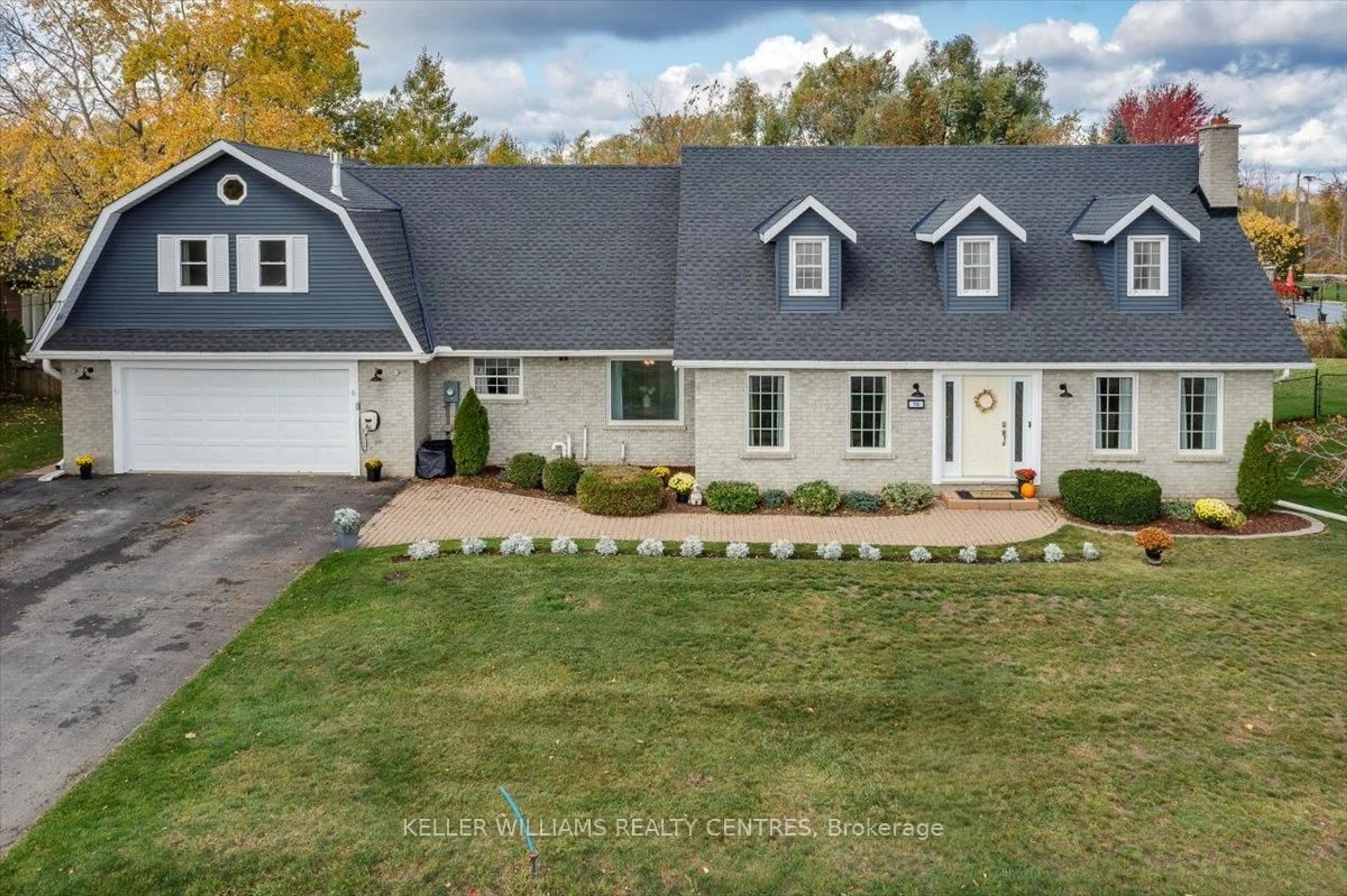 A pic from outside/outdoor area/front of a property/back of a property/a pic from drone, street for 75 Catering Rd, Georgina Ontario L0E 1R0