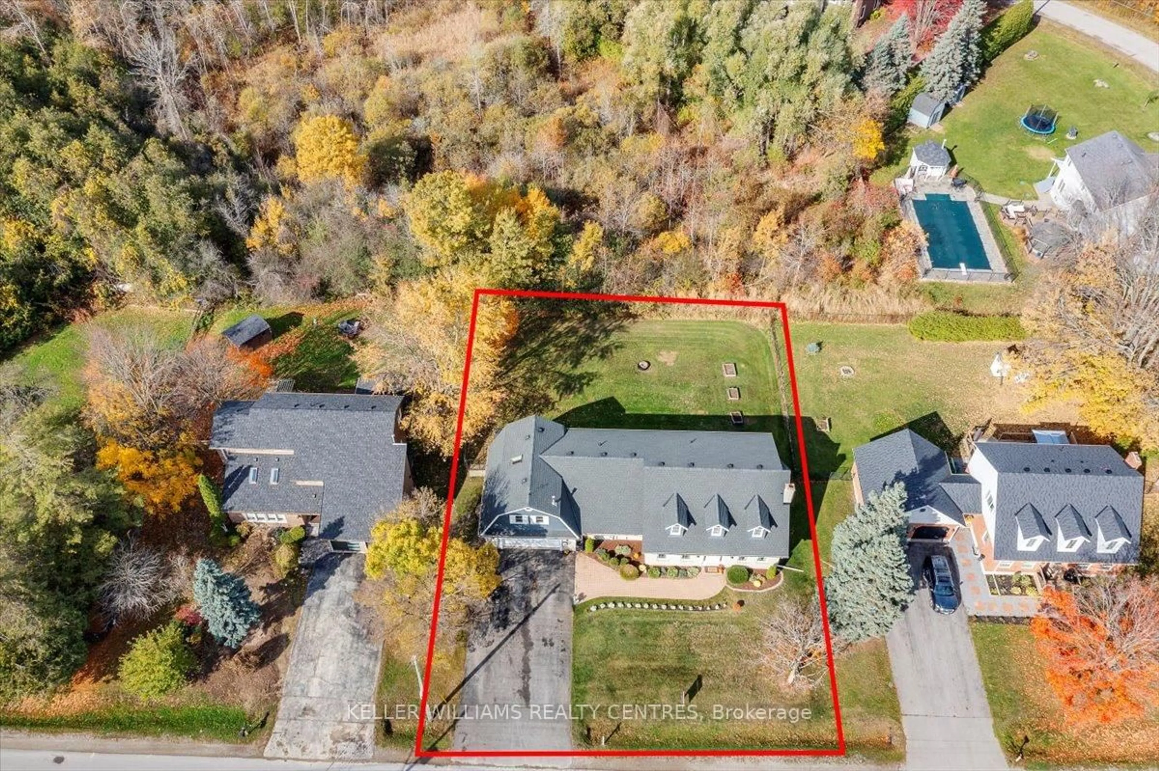 A pic from outside/outdoor area/front of a property/back of a property/a pic from drone, street for 75 Catering Rd, Georgina Ontario L0E 1R0