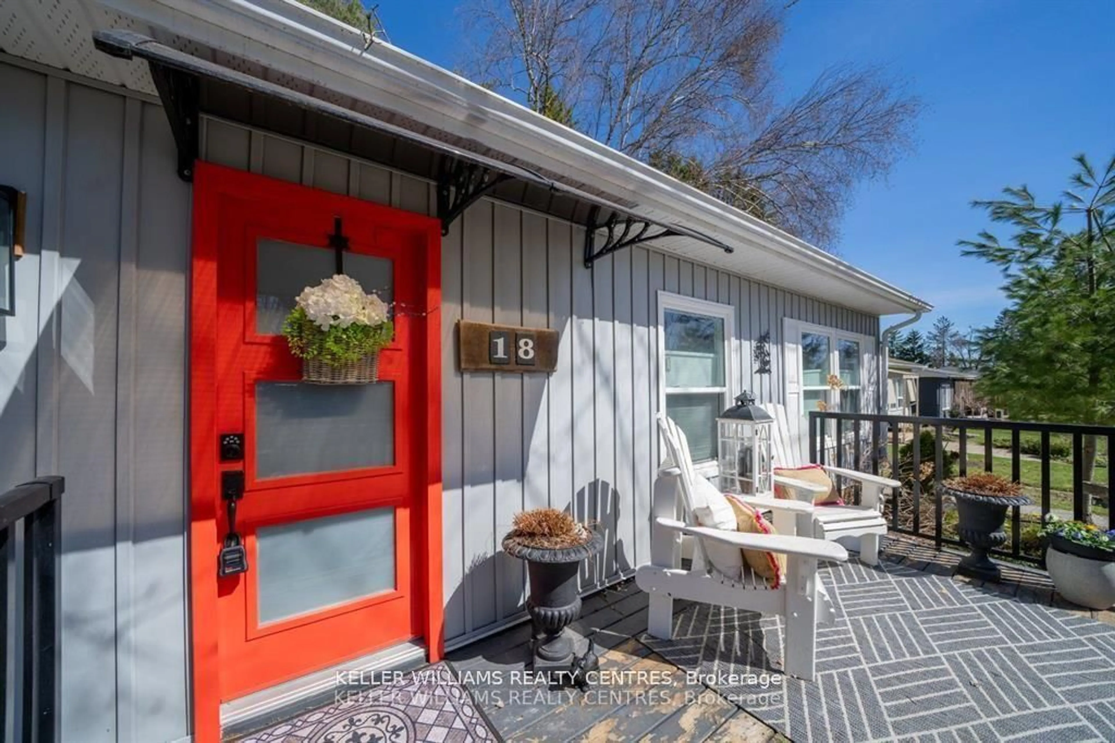 Patio, street for 18 Cherrywood Lane, Innisfil Ontario L9S 1M6