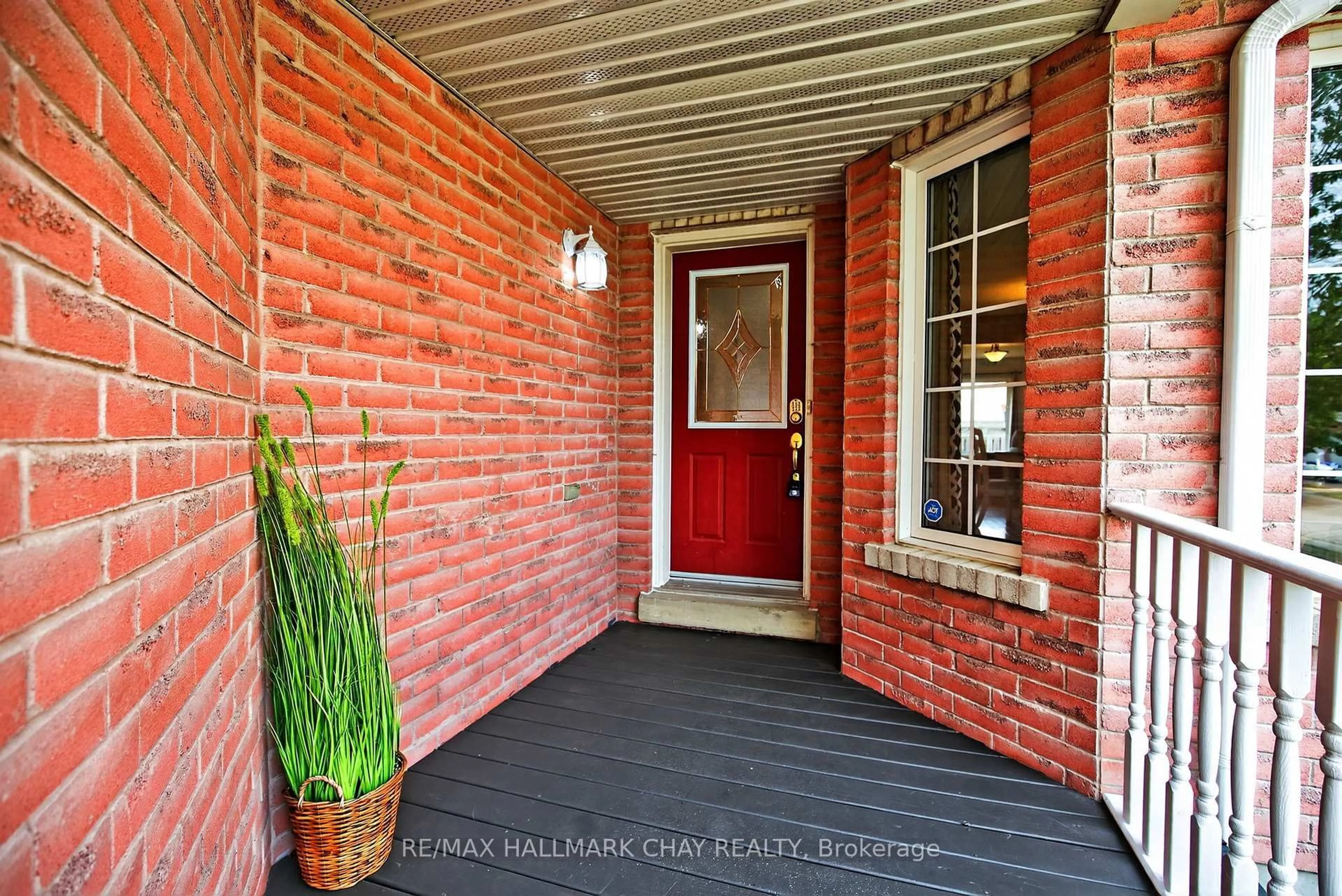 Indoor entryway for 2017 Wilson St, Innisfil Ontario L9S 4X9