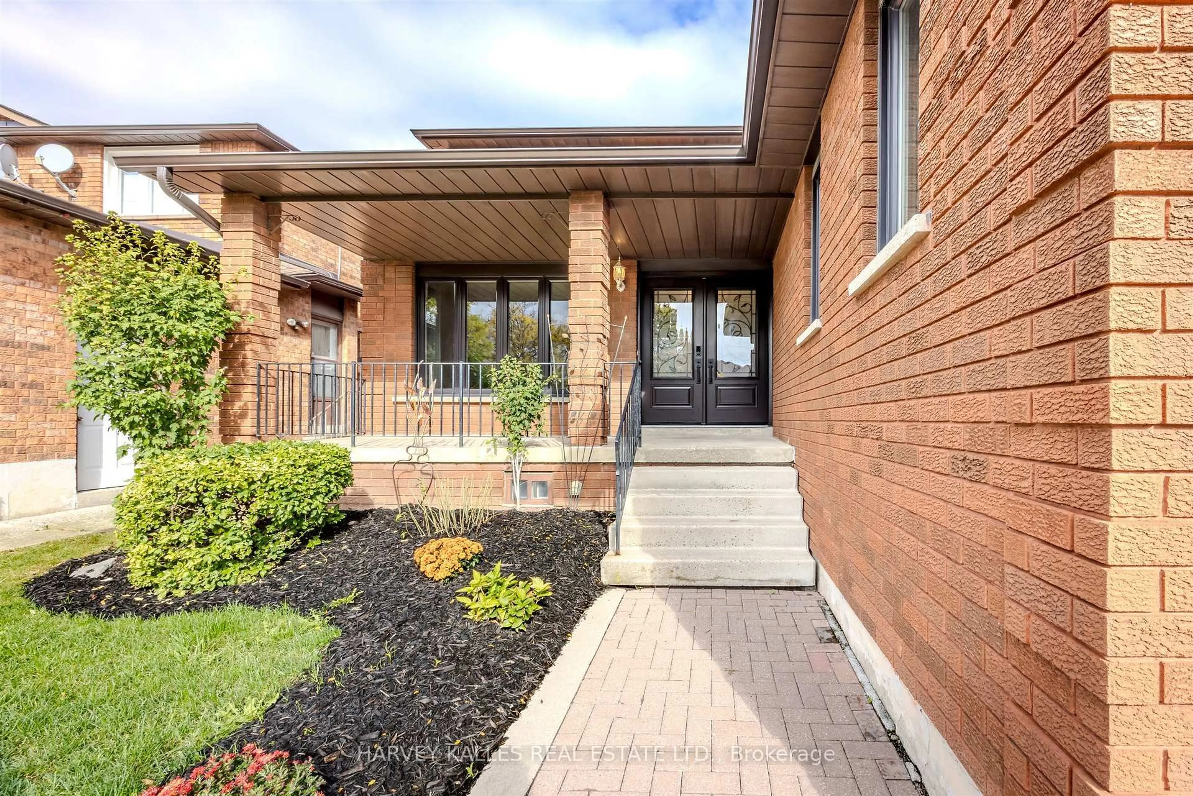 Home with brick exterior material, street for 113 Cabaletta Cres, Vaughan Ontario L4L 6L1