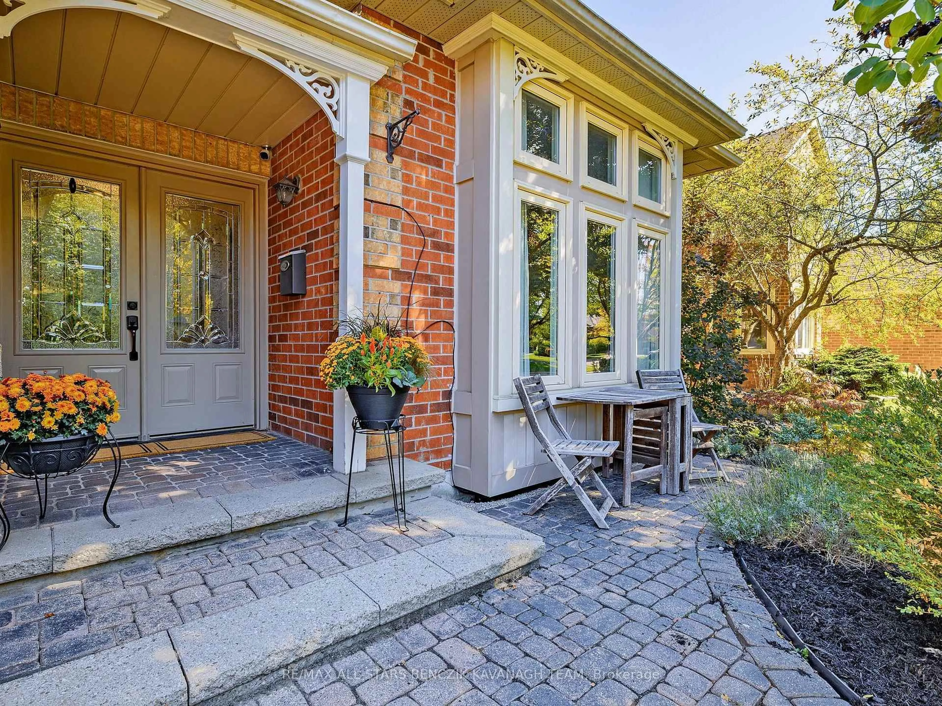 Home with brick exterior material, street for 371 Fairway Gdns, Newmarket Ontario L3X 1B4
