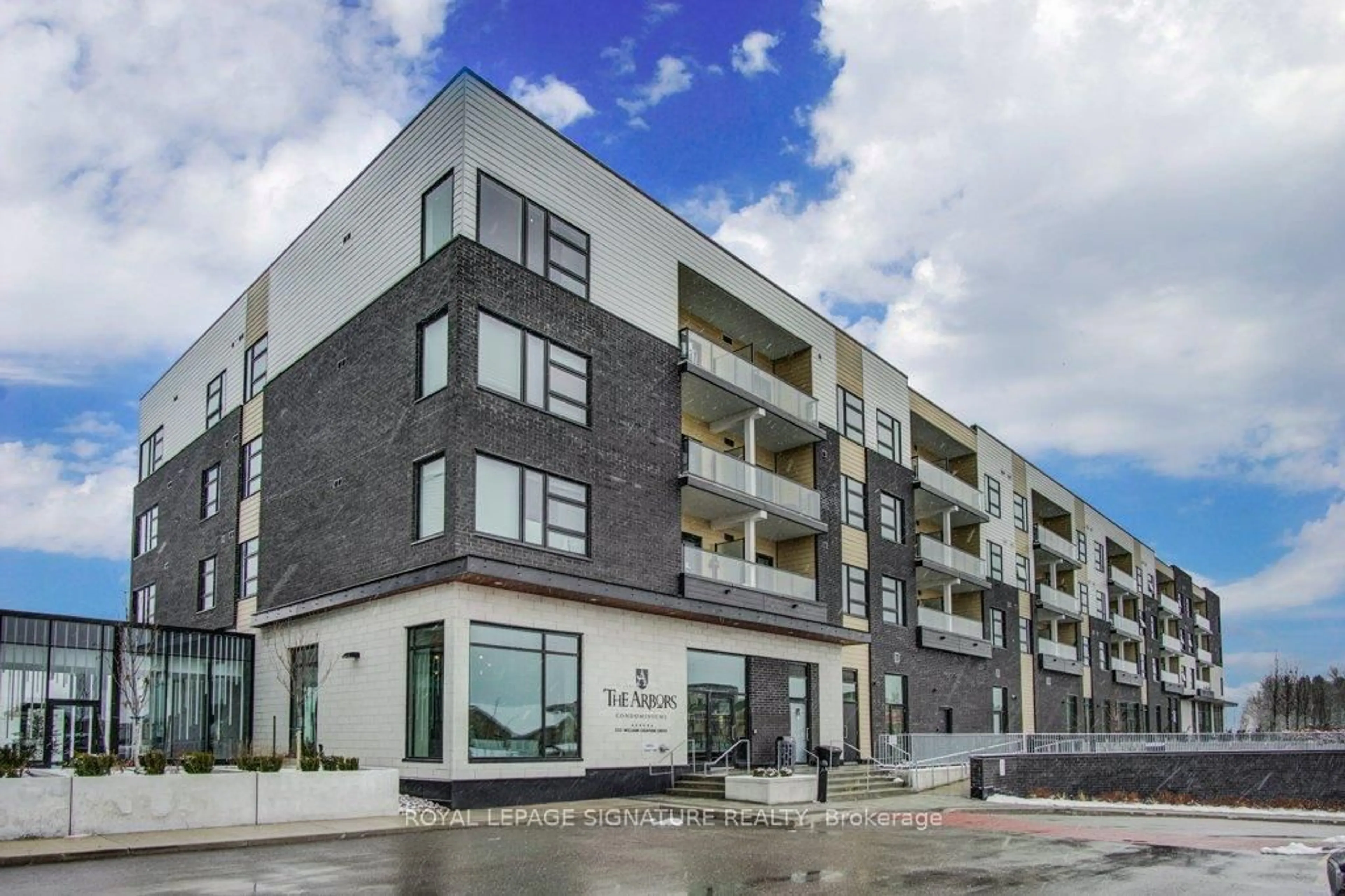 Patio, building for 555 William Graham Dr #422, Aurora Ontario L4G 3H9