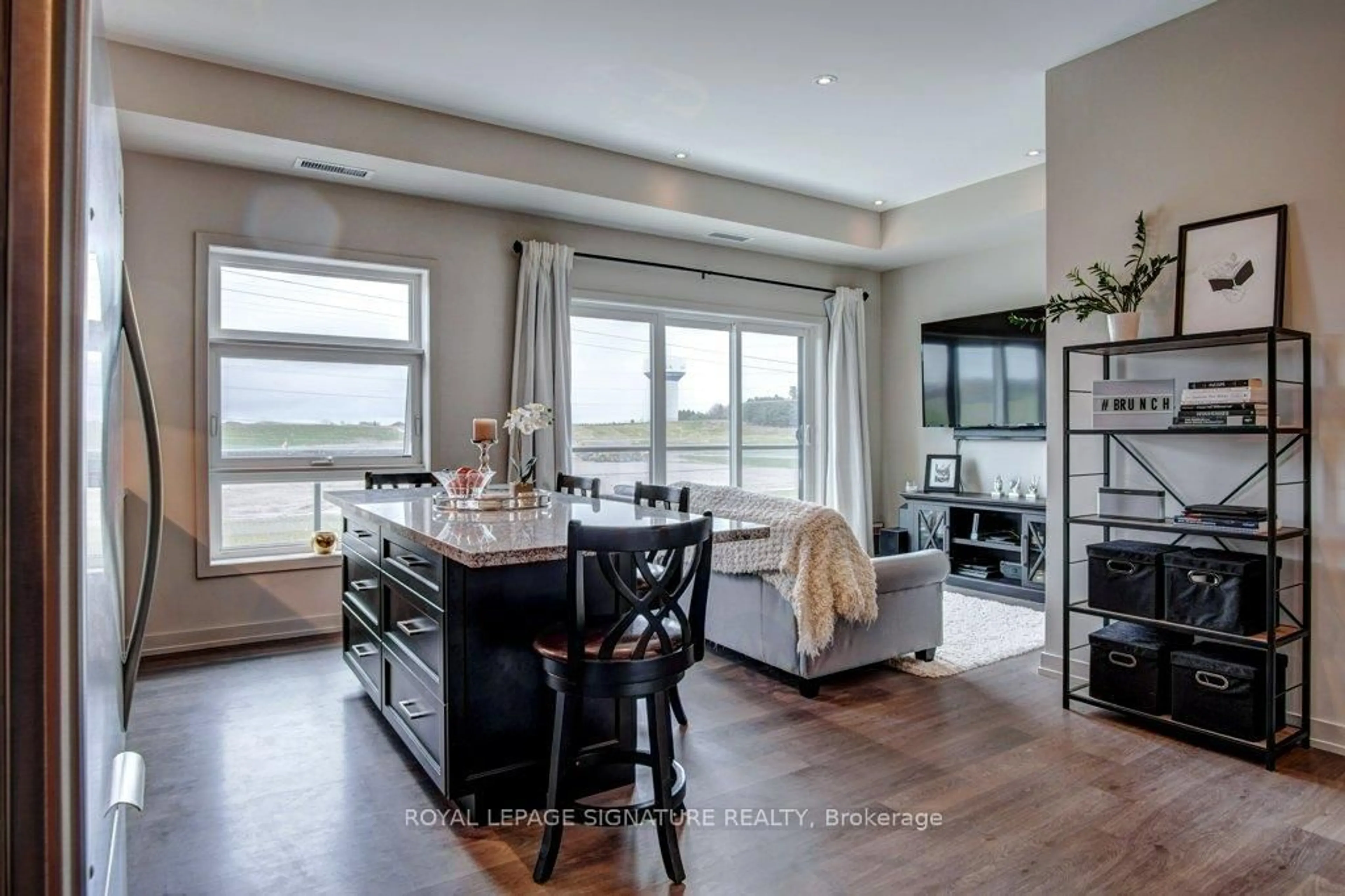 Open concept kitchen, unknown for 555 William Graham Dr #422, Aurora Ontario L4G 3H9