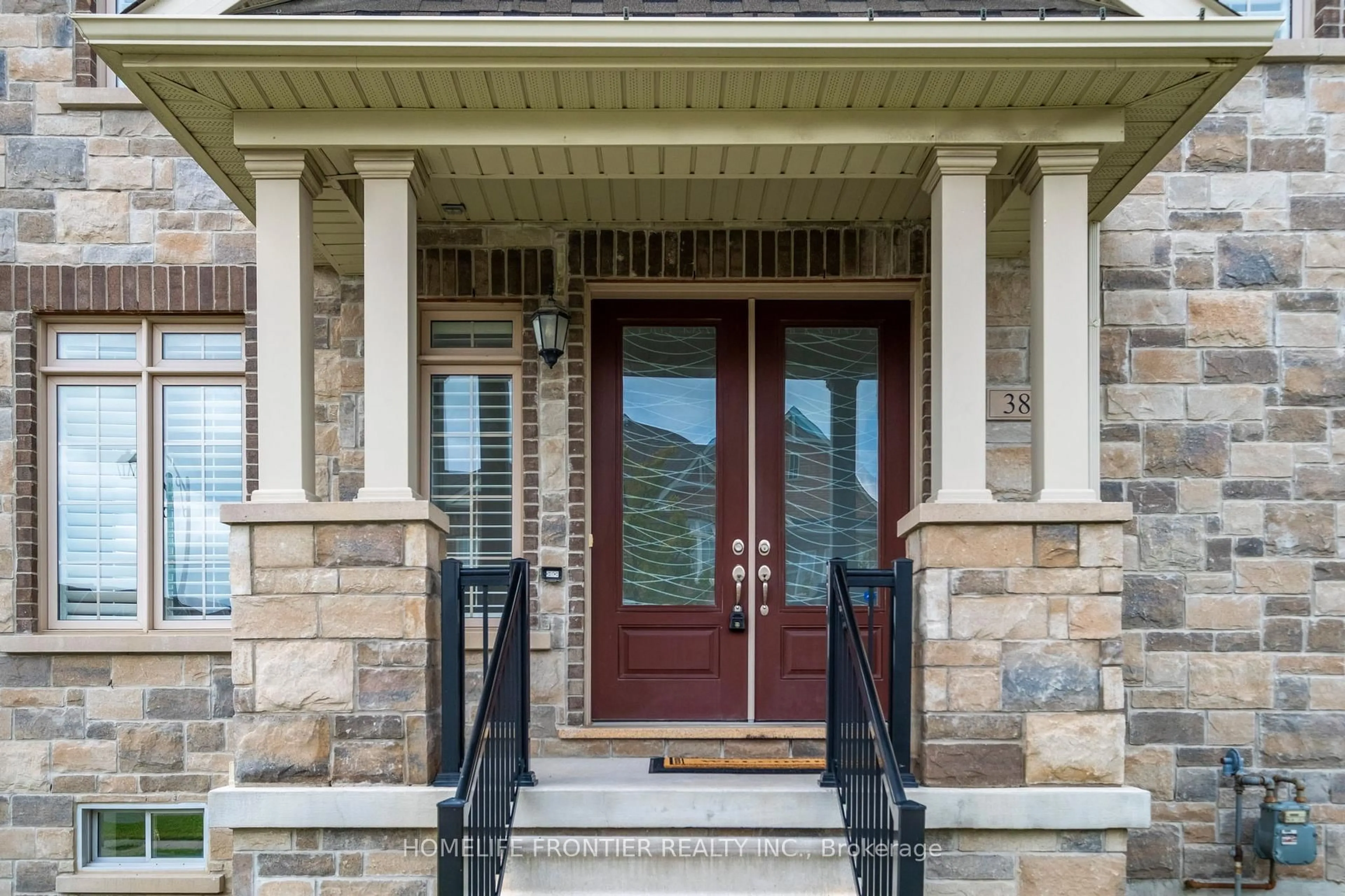 Indoor entryway for 38 William Graham Dr, Aurora Ontario L4G 0V7