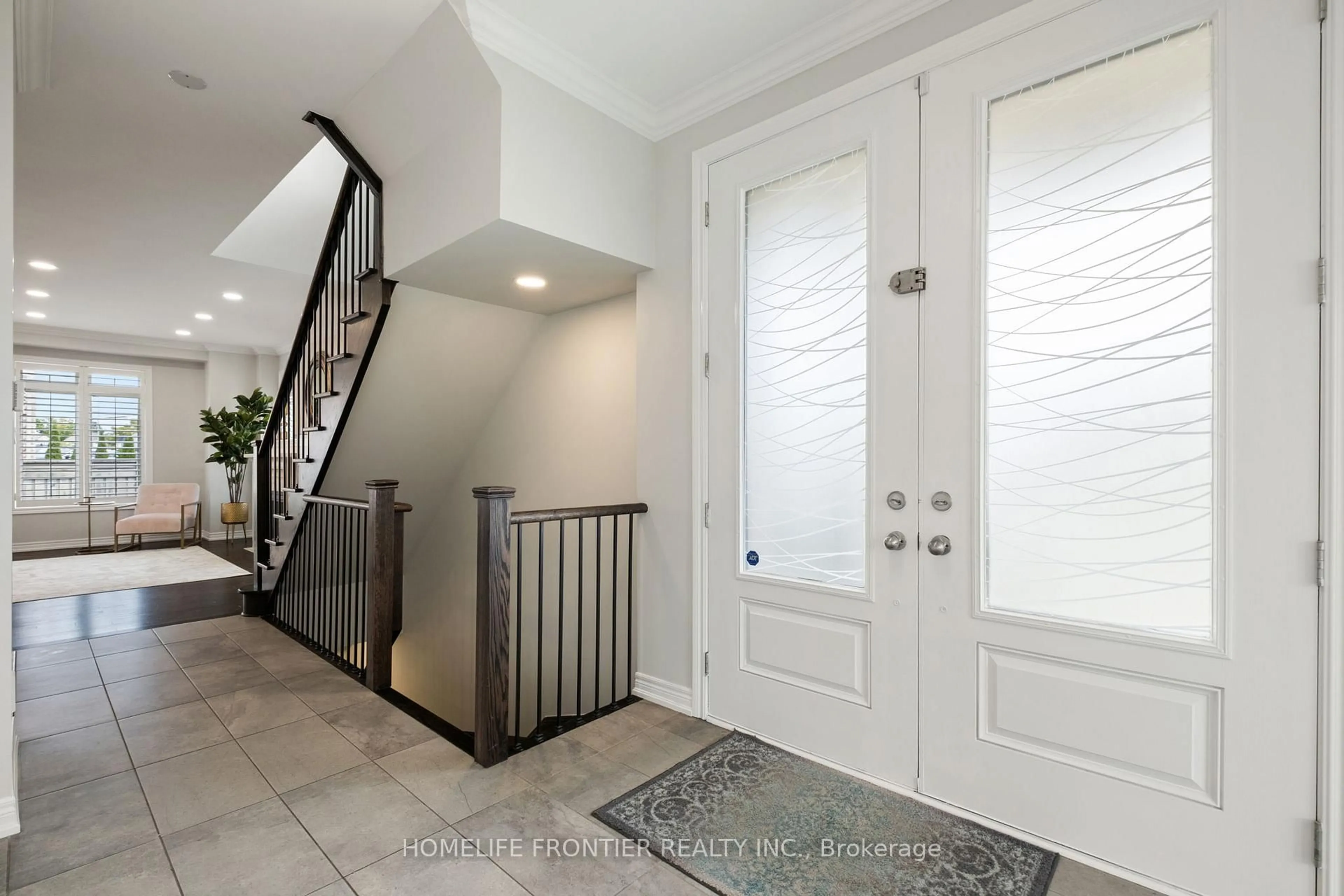 Indoor entryway for 38 William Graham Dr, Aurora Ontario L4G 0V7