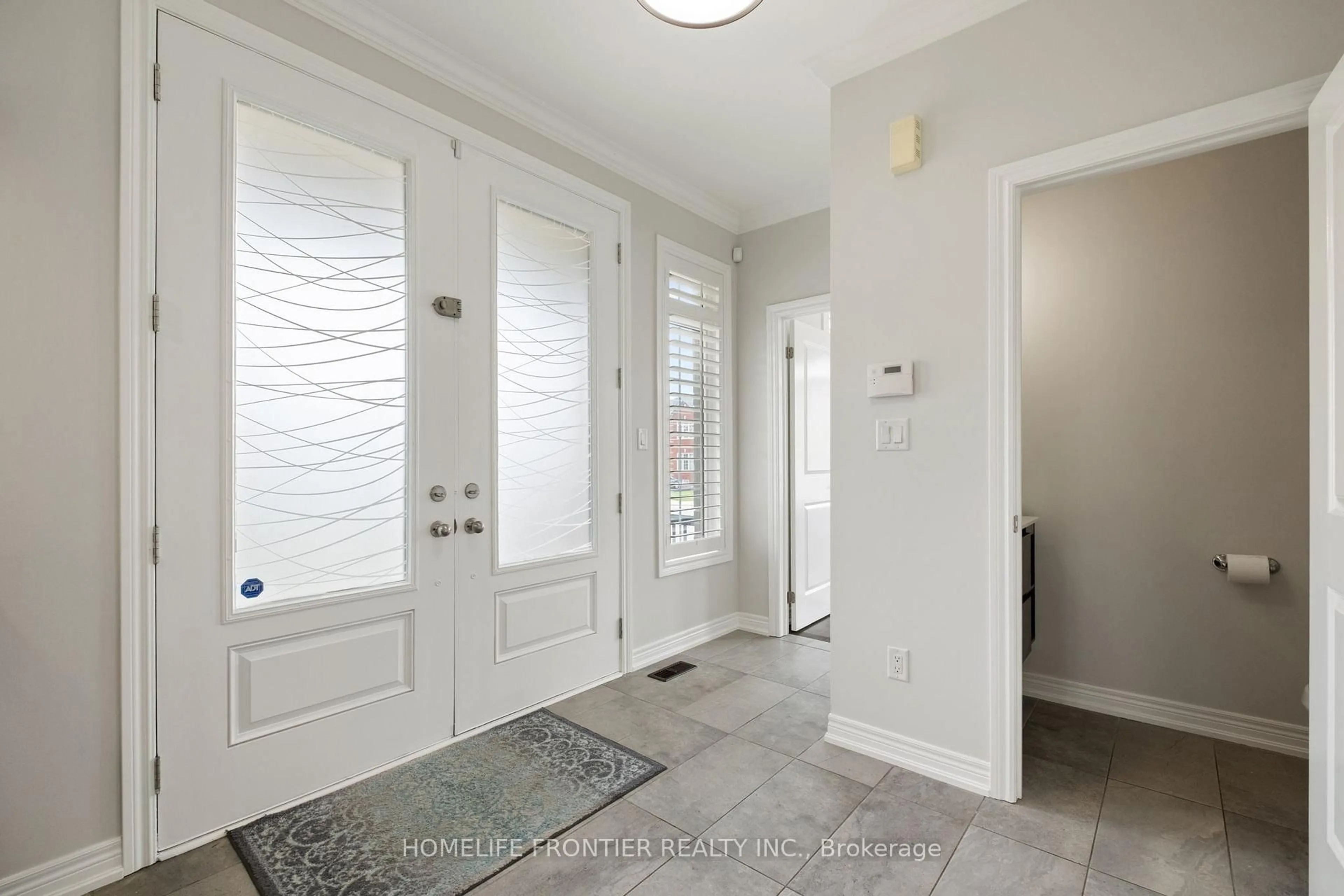 Indoor entryway for 38 William Graham Dr, Aurora Ontario L4G 0V7