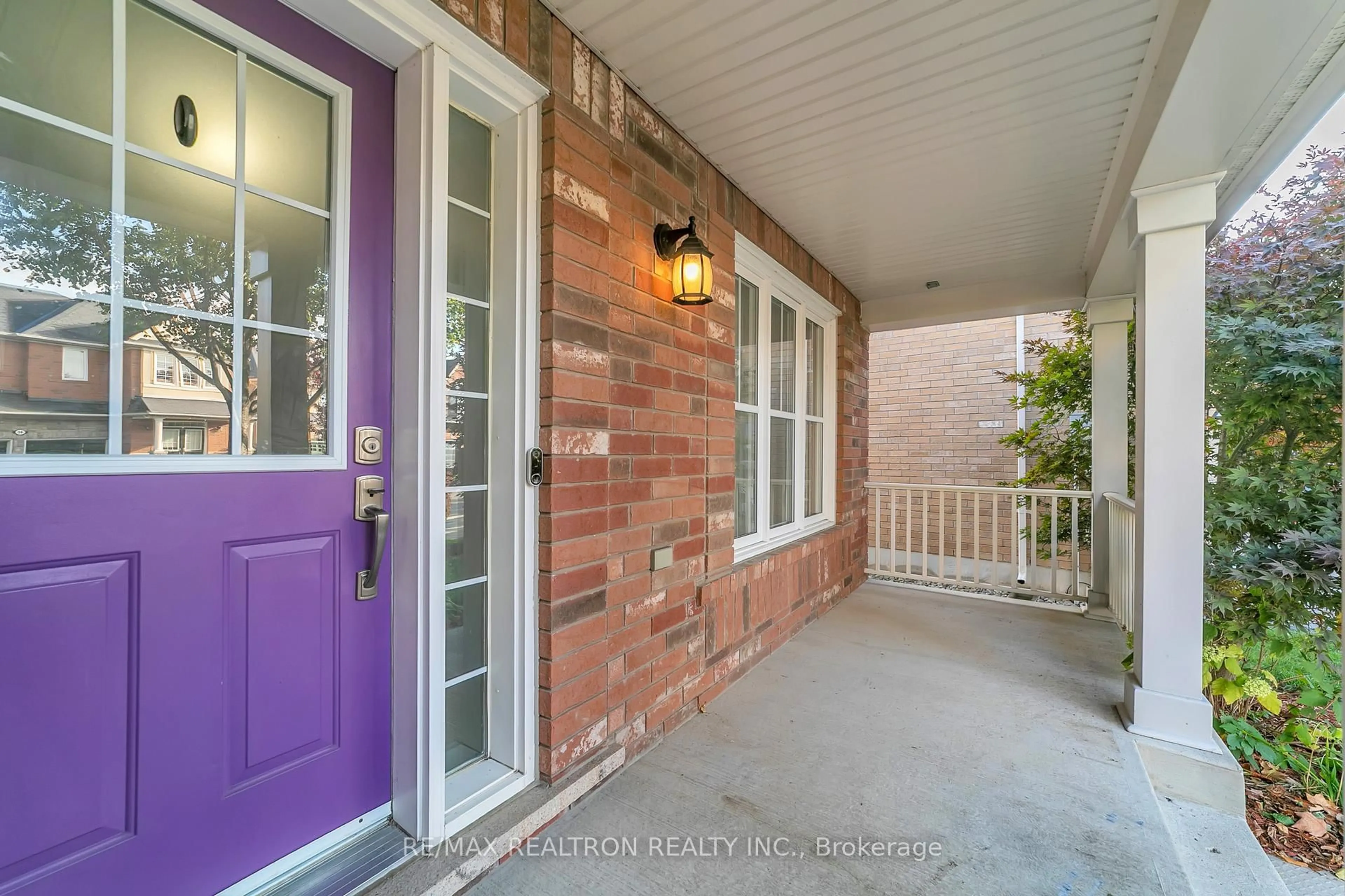 Indoor entryway for 41 Ross Patrick Cres, Newmarket Ontario L3X 3G9