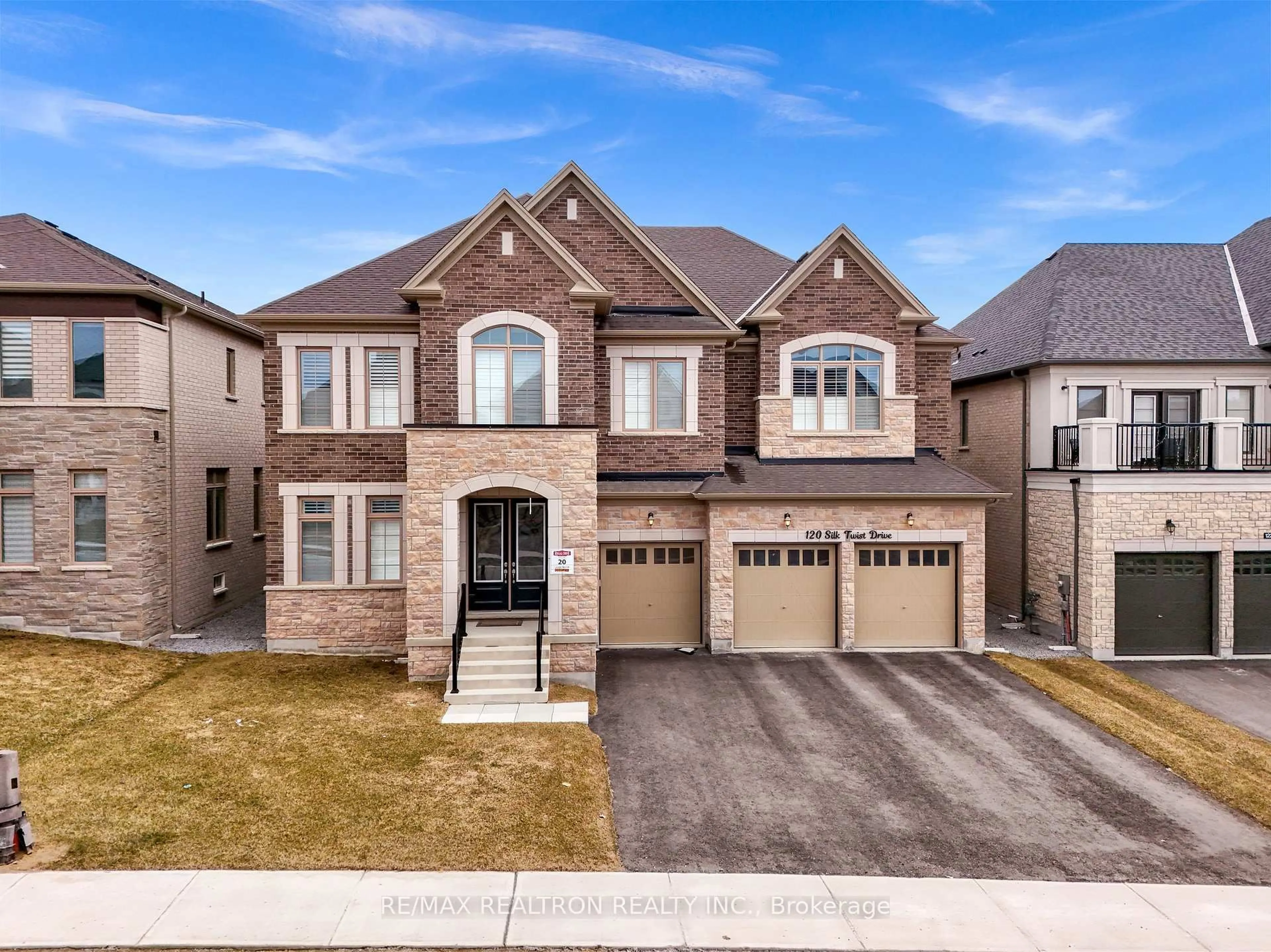 Home with brick exterior material, street for 120 Silk Twist Dr, East Gwillimbury Ontario L9N 0W1